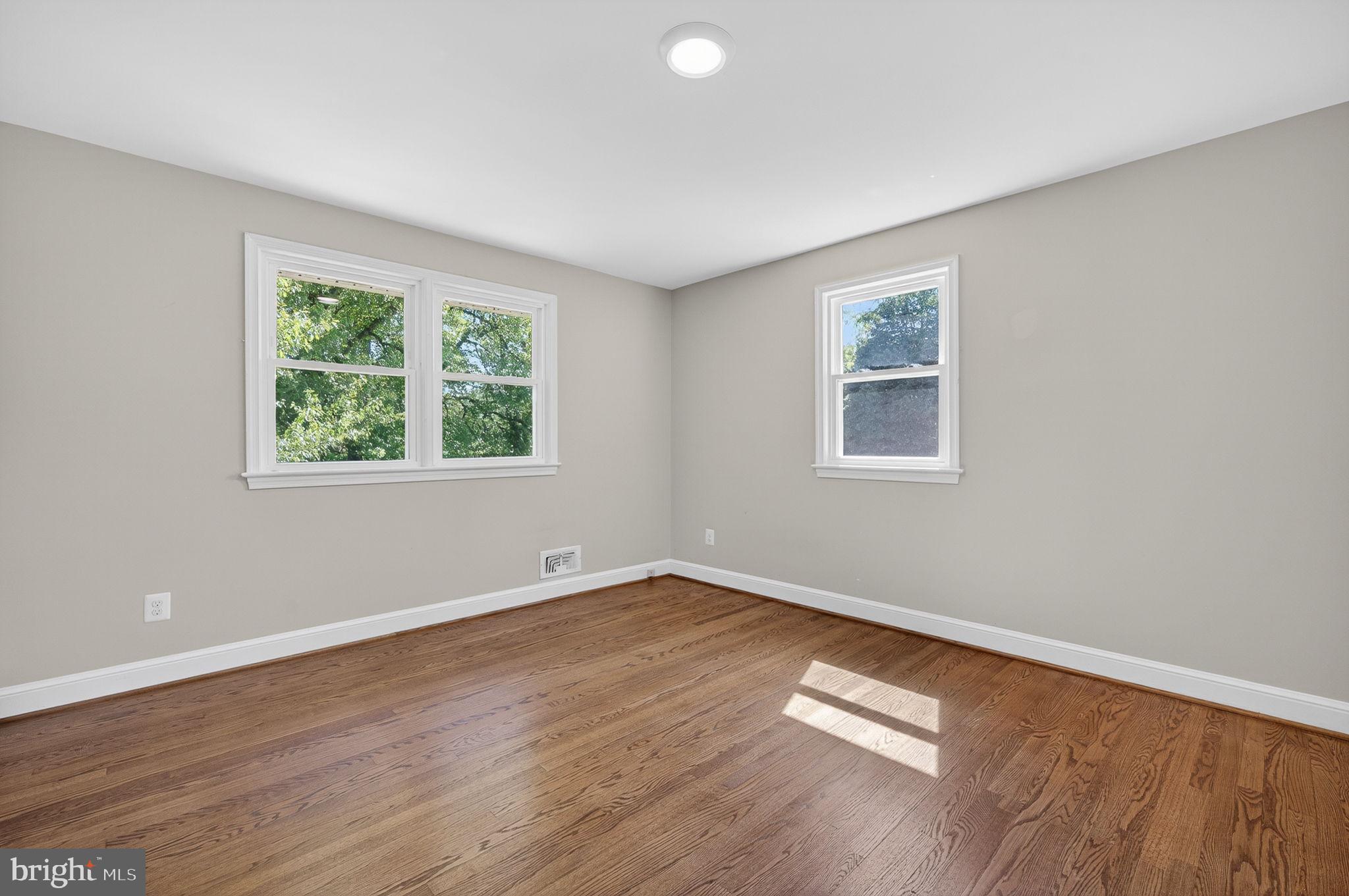 4037 OXFORD STREET