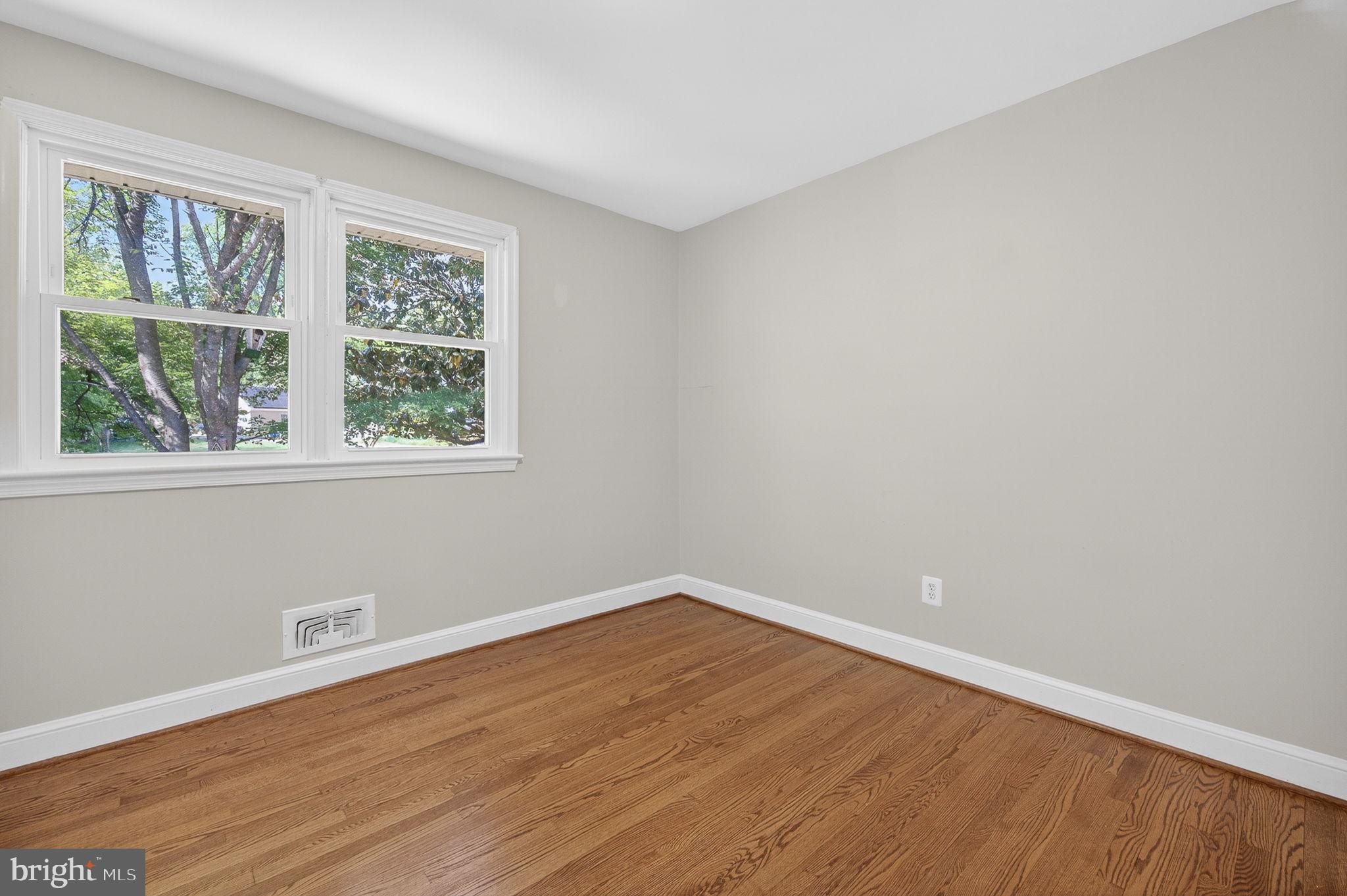 4037 OXFORD STREET