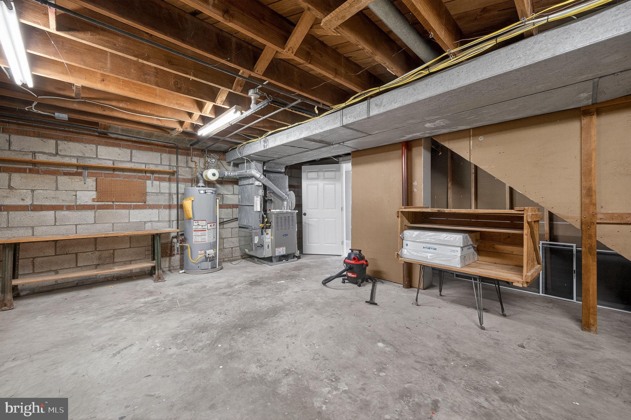 4037 OXFORD STREET