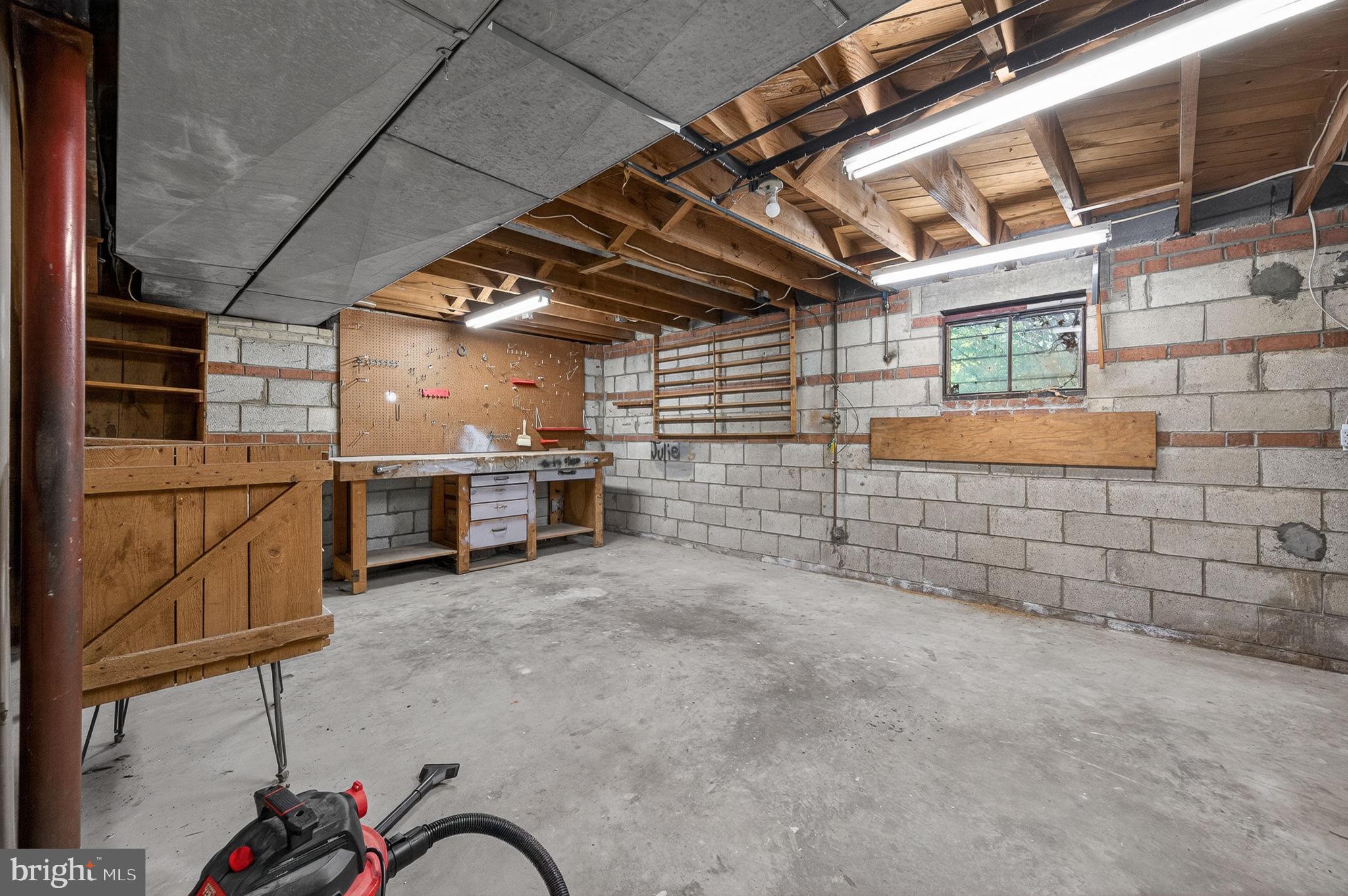 4037 OXFORD STREET