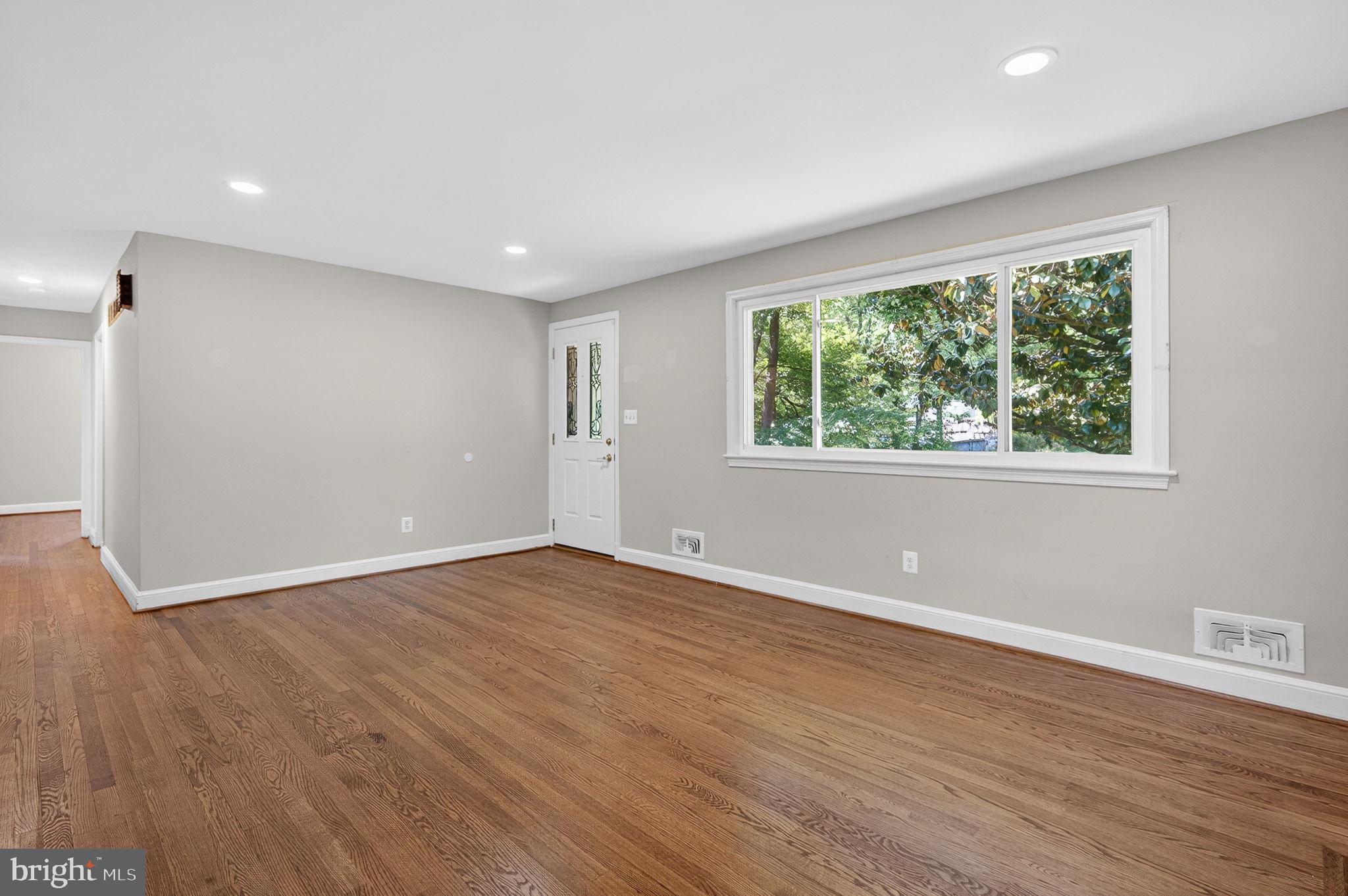4037 OXFORD STREET