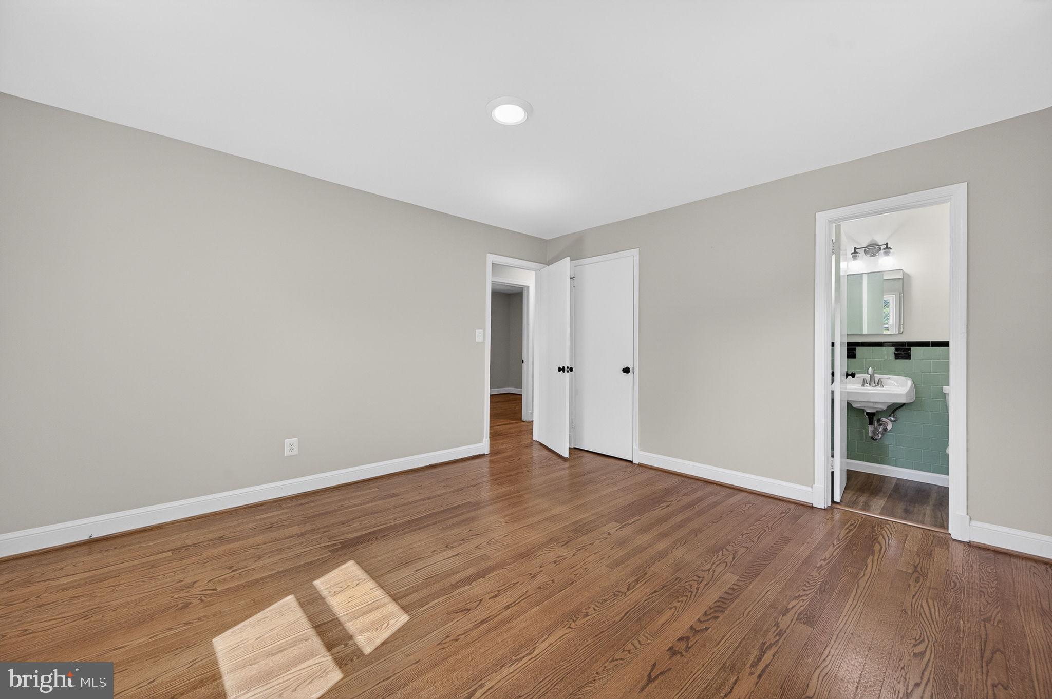 4037 OXFORD STREET