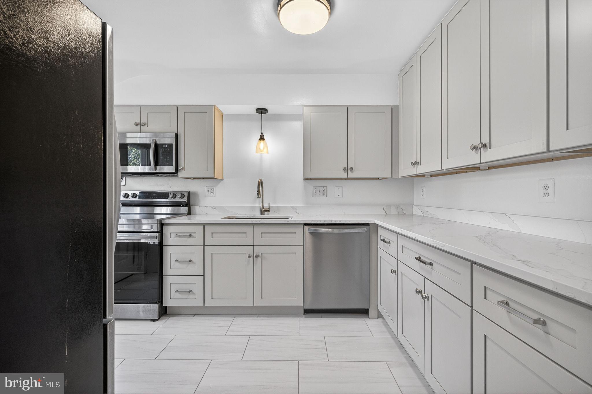 4037 OXFORD STREET