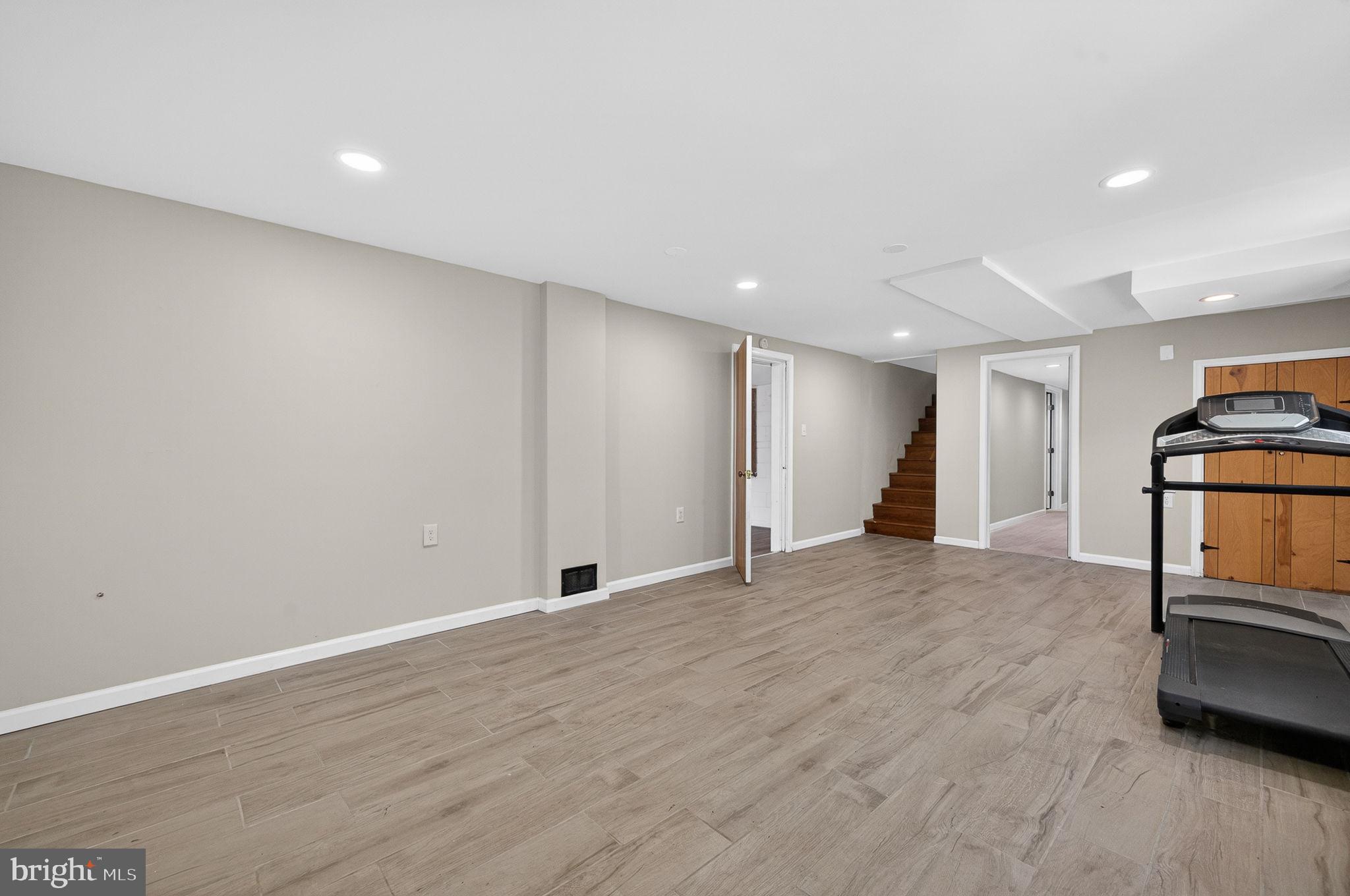 4037 OXFORD STREET
