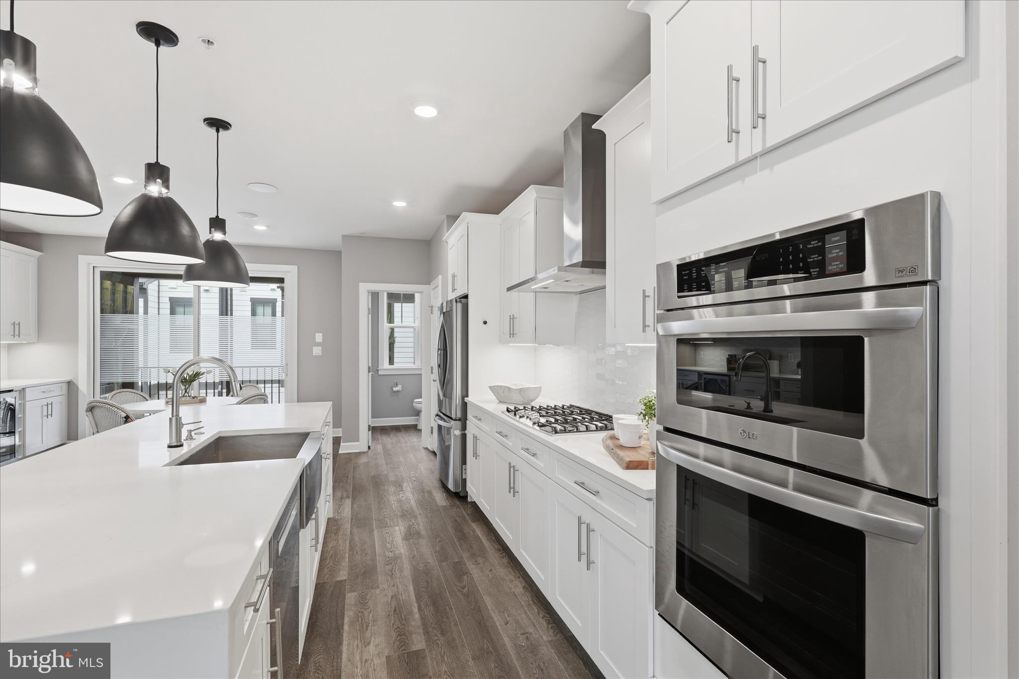 213 MARKET SQUARE NW 19