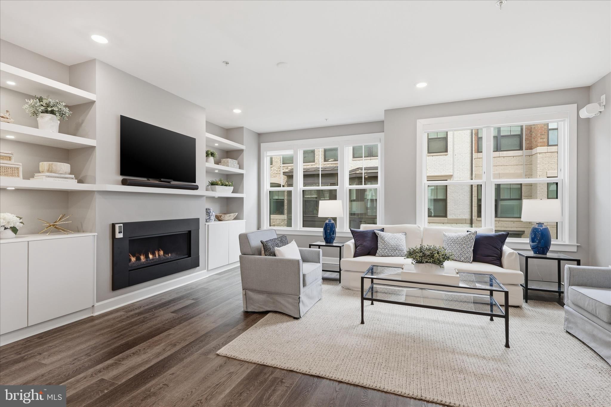 213 MARKET SQUARE NW 19