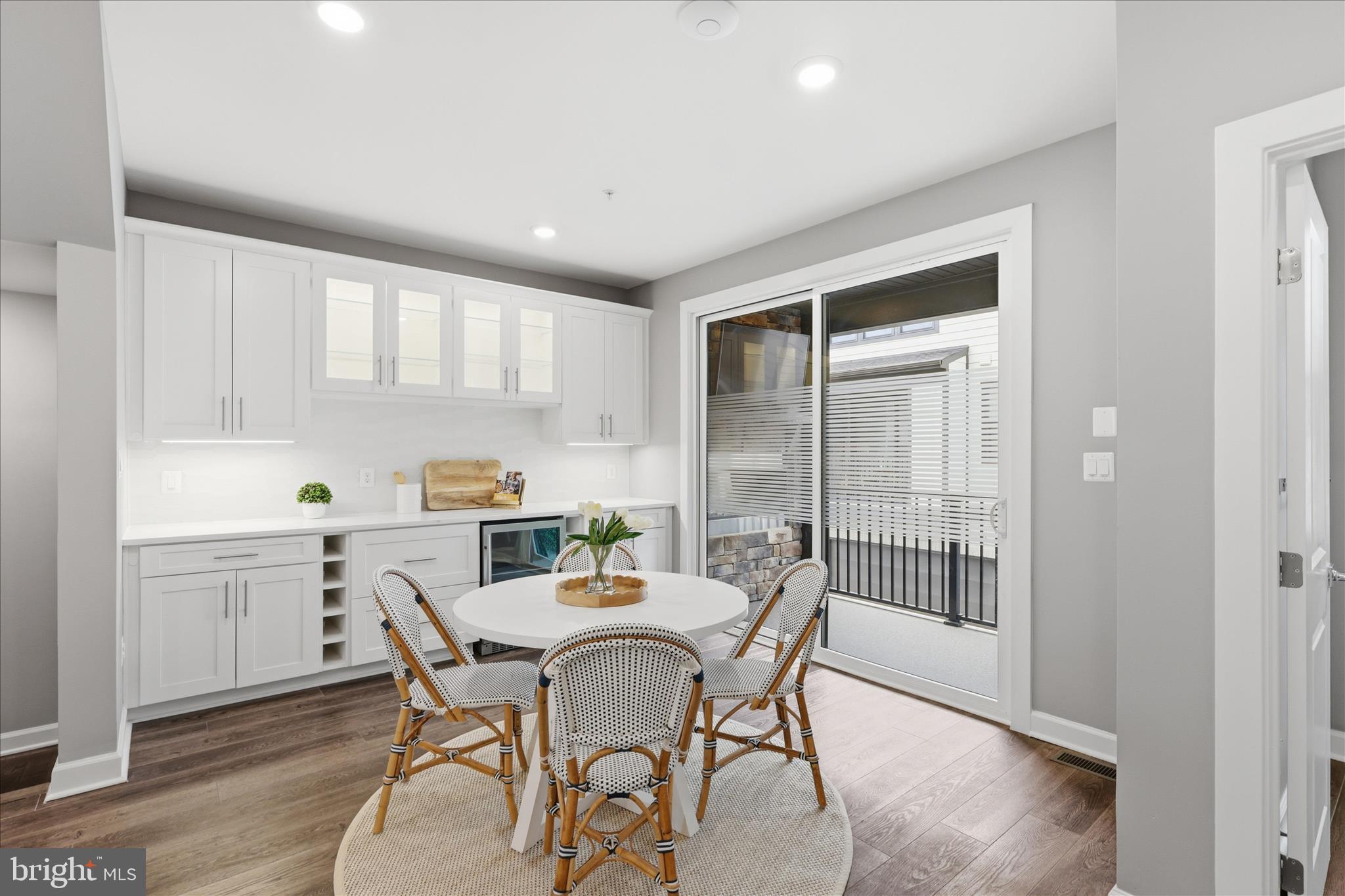213 MARKET SQUARE NW 19