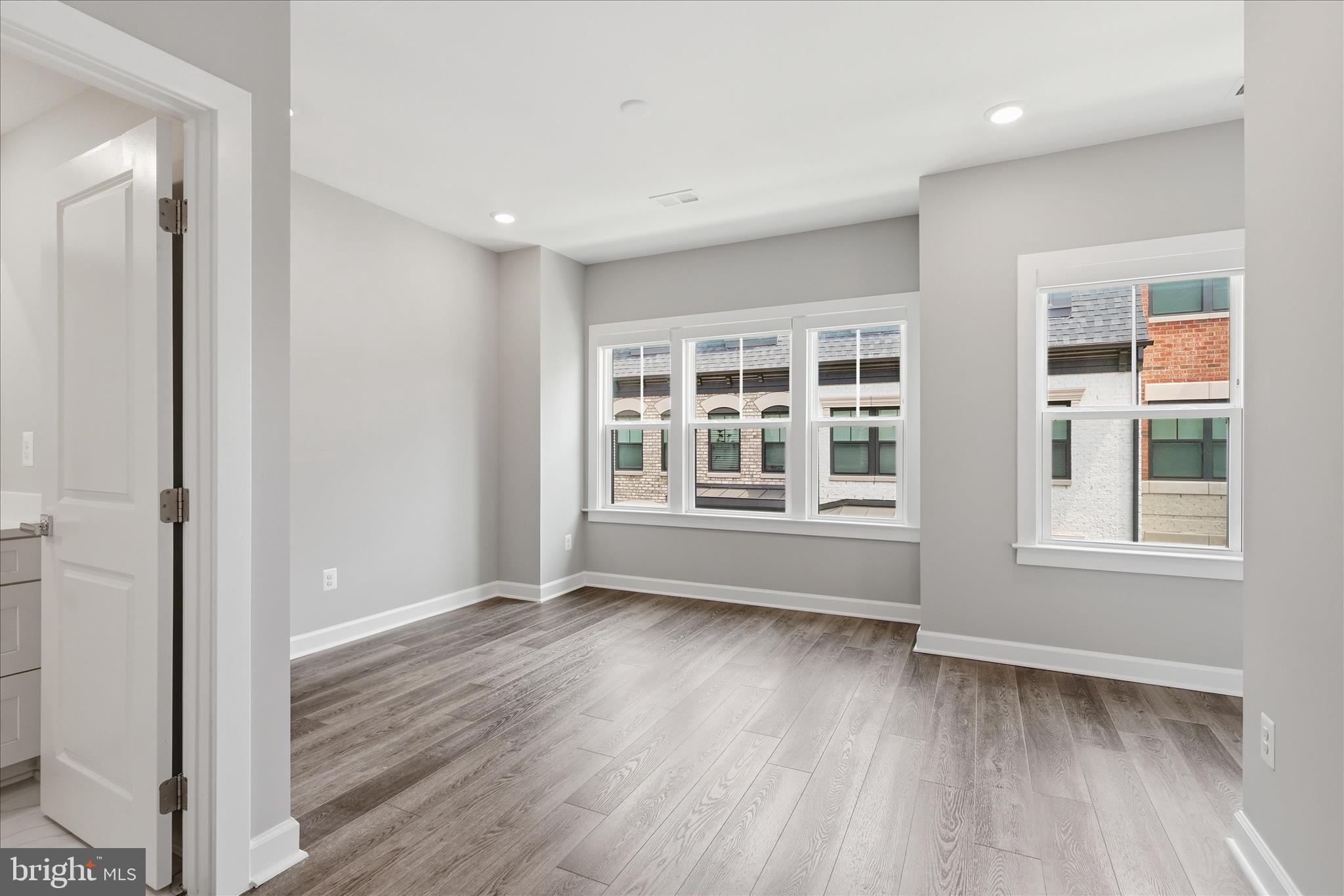 213 MARKET SQUARE NW 19