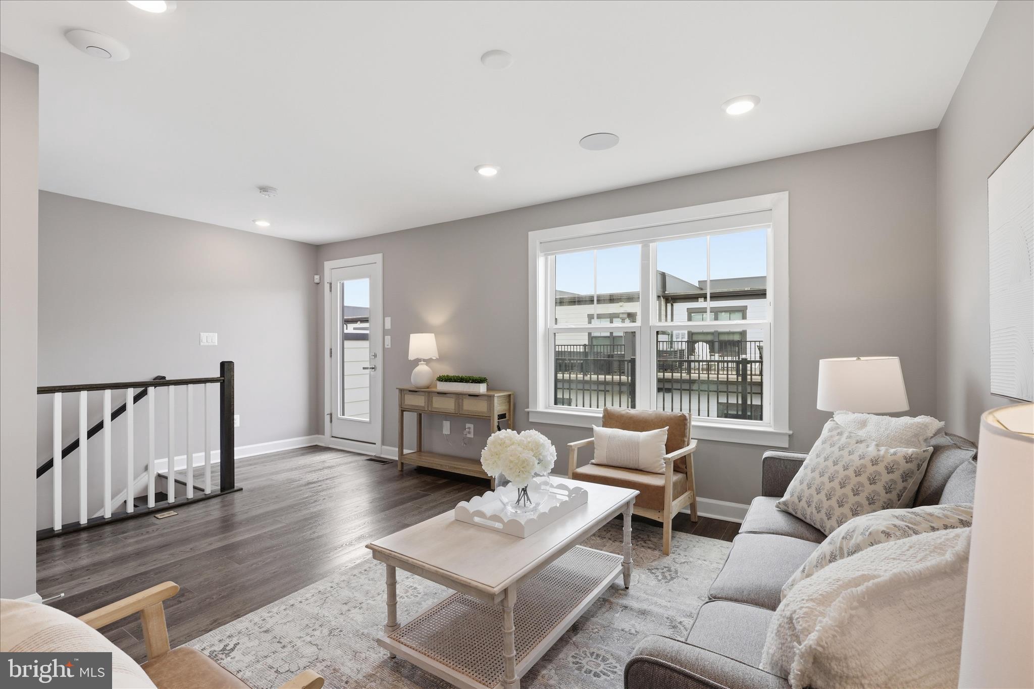 213 MARKET SQUARE NW 19