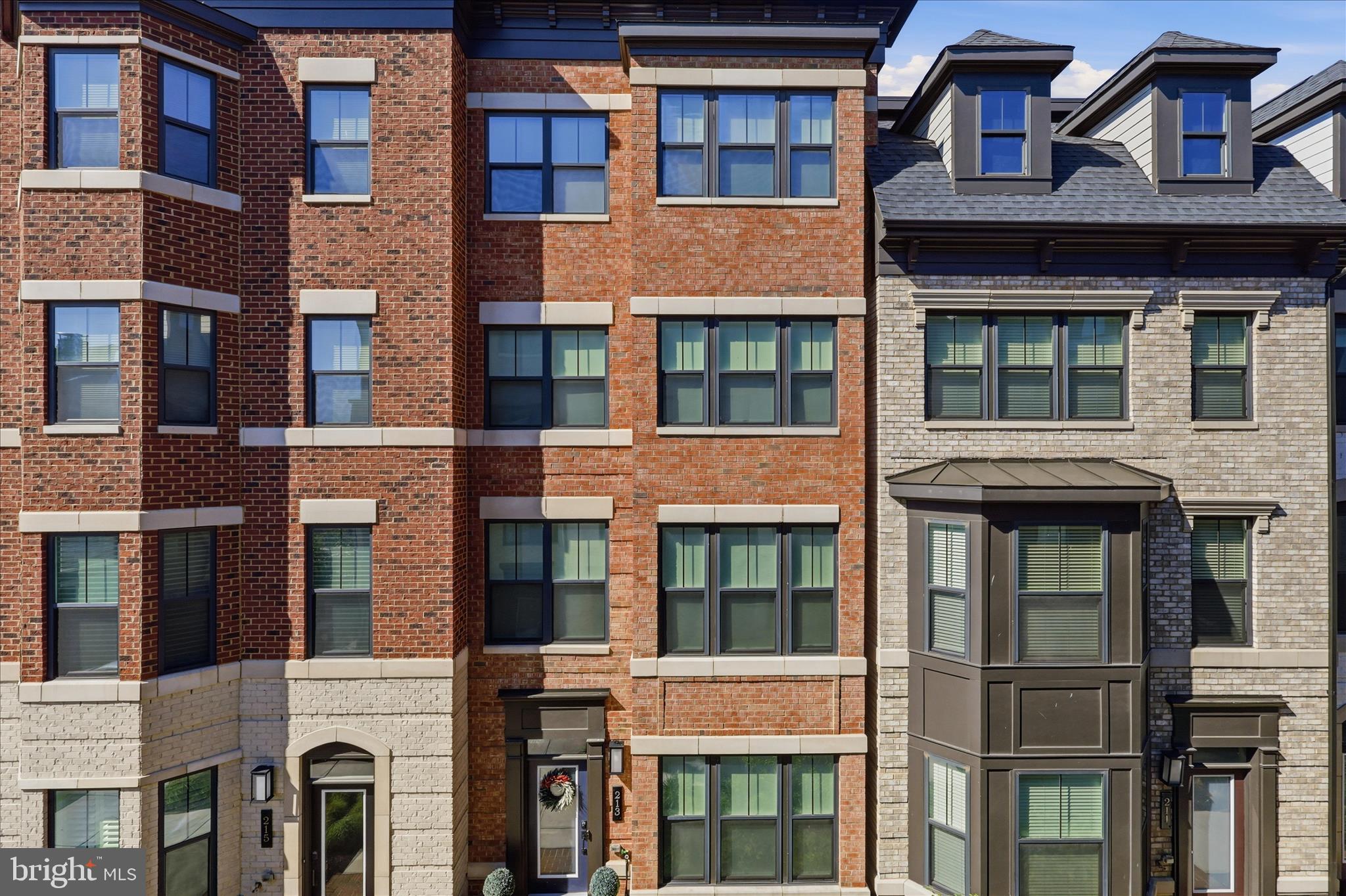213 MARKET SQUARE NW 19