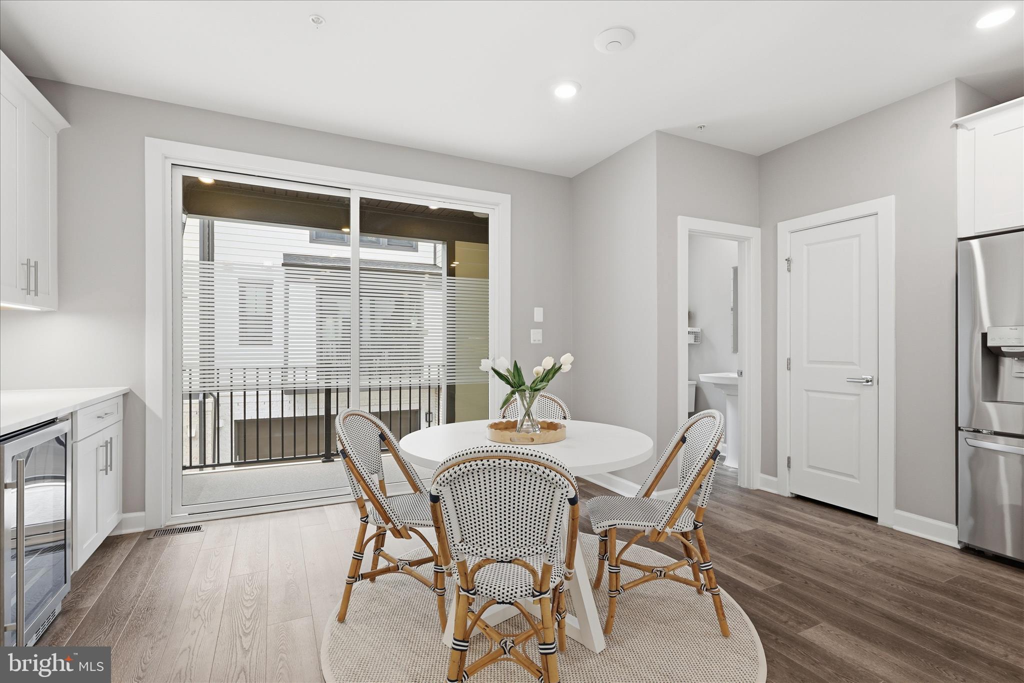 213 MARKET SQUARE NW 19