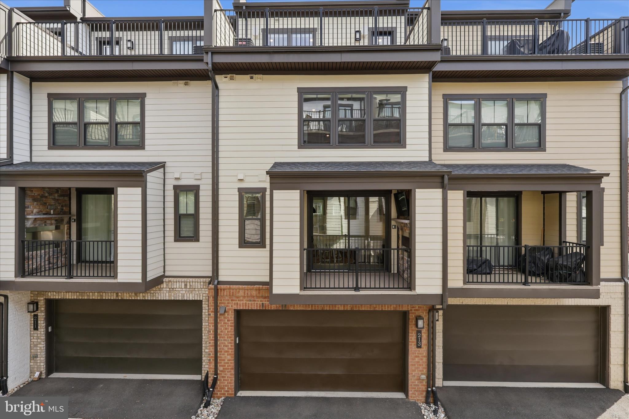 213 MARKET SQUARE NW 19