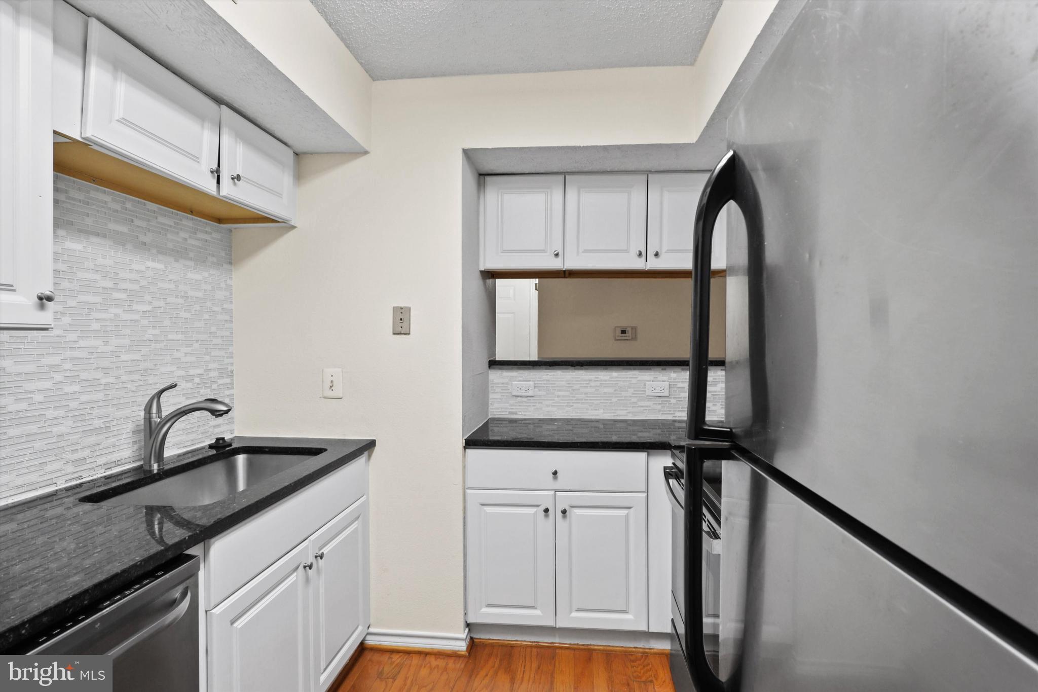1527 LINCOLN WAY 201B