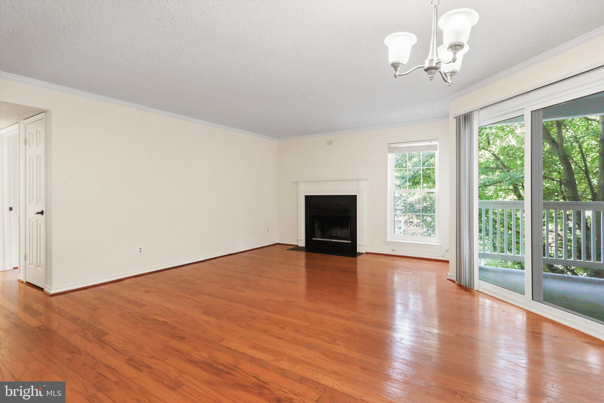 1527 LINCOLN WAY 201B