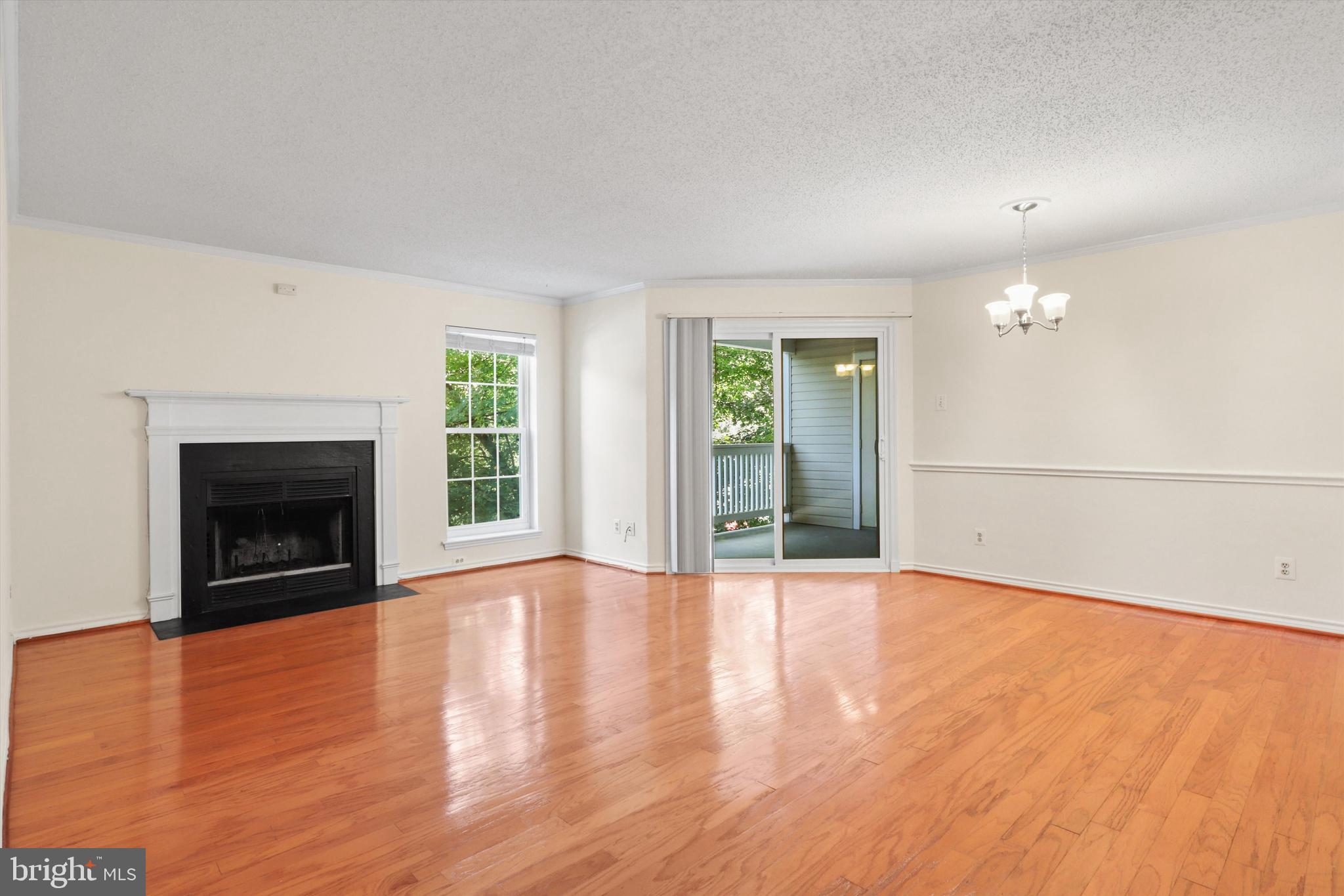 1527 LINCOLN WAY 201B