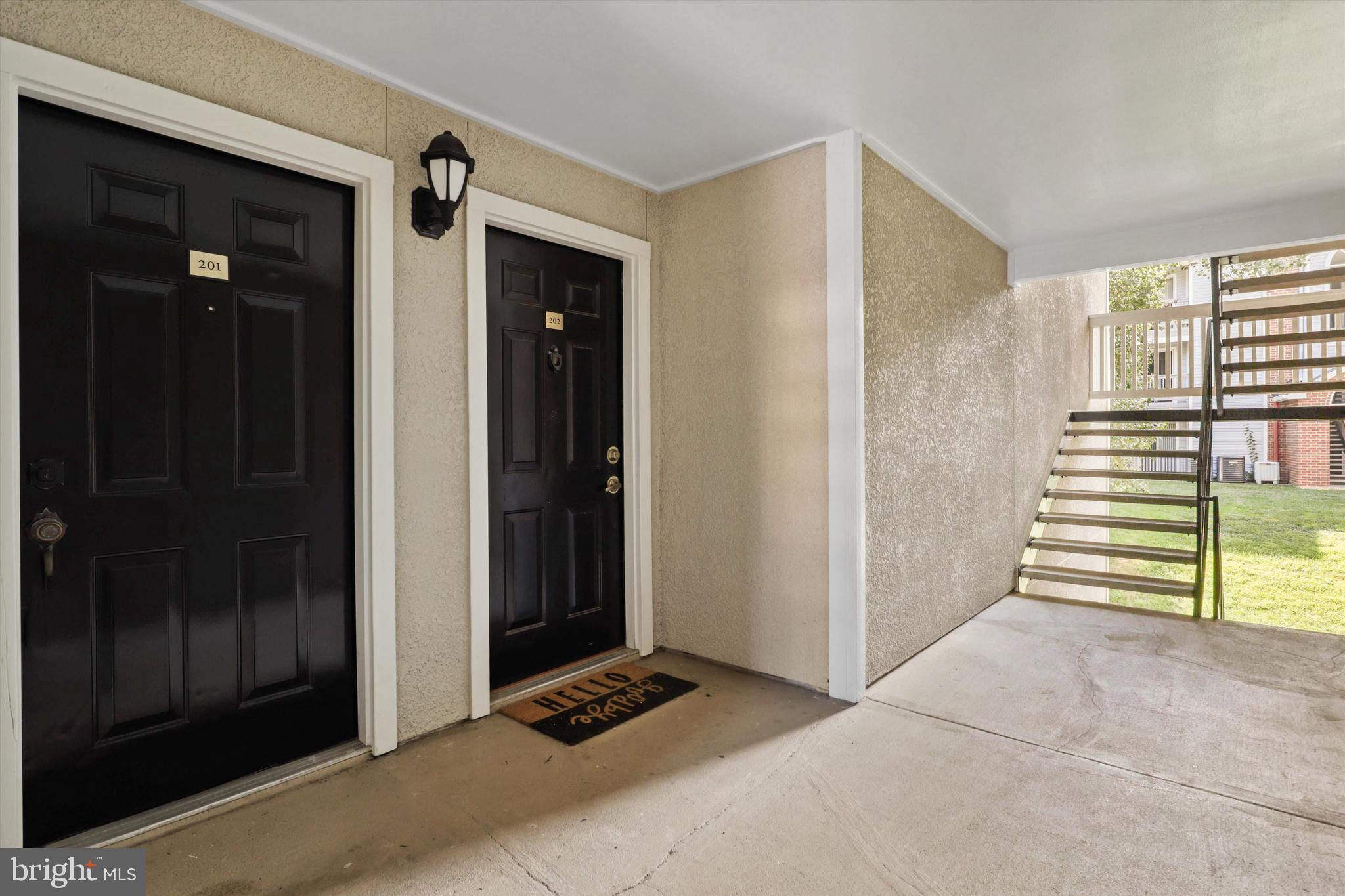 1527 LINCOLN WAY 201B