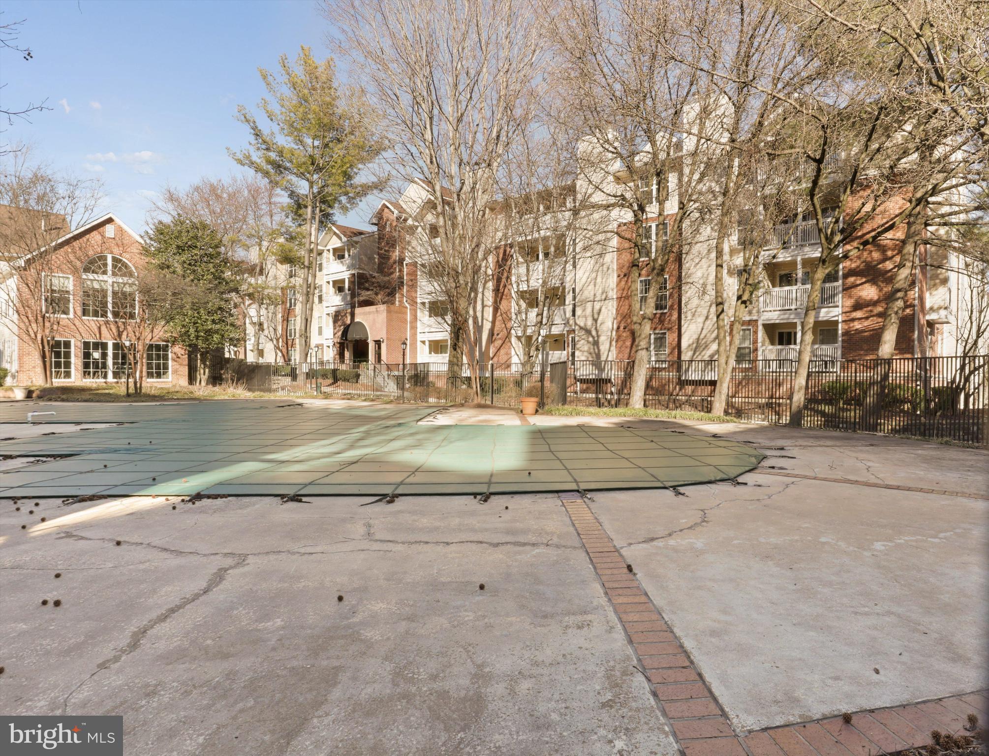 1527 LINCOLN WAY 201B