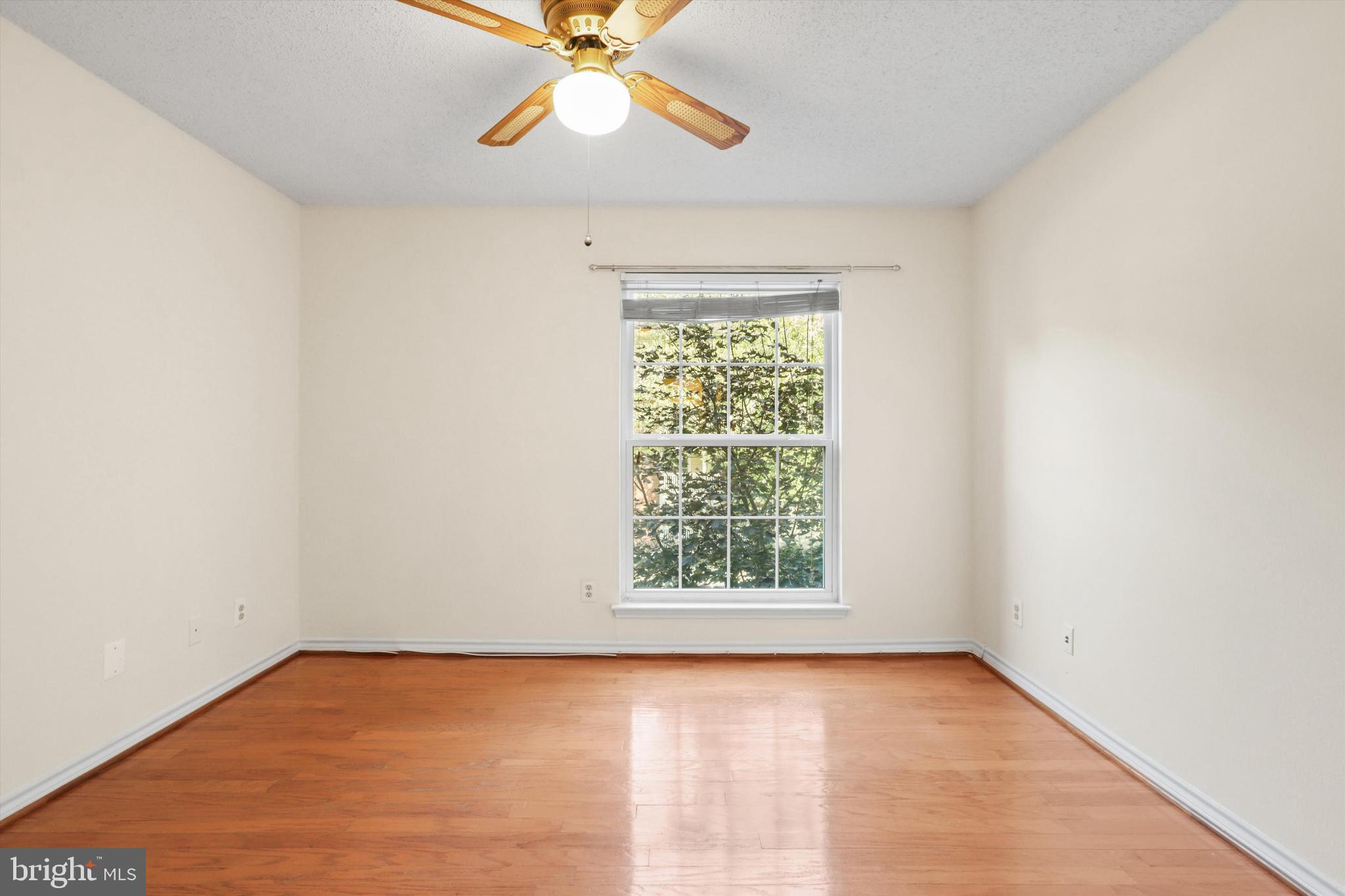 1527 LINCOLN WAY 201B