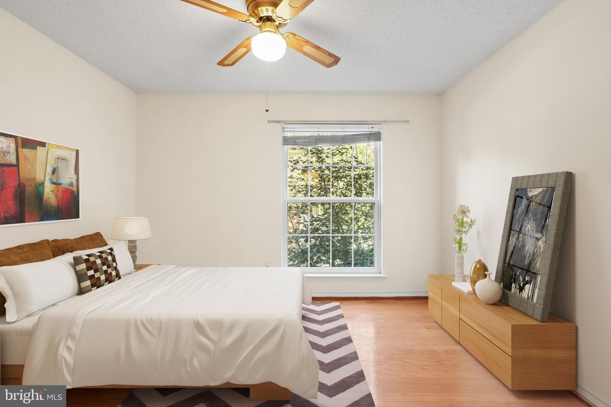 1527 LINCOLN WAY 201B