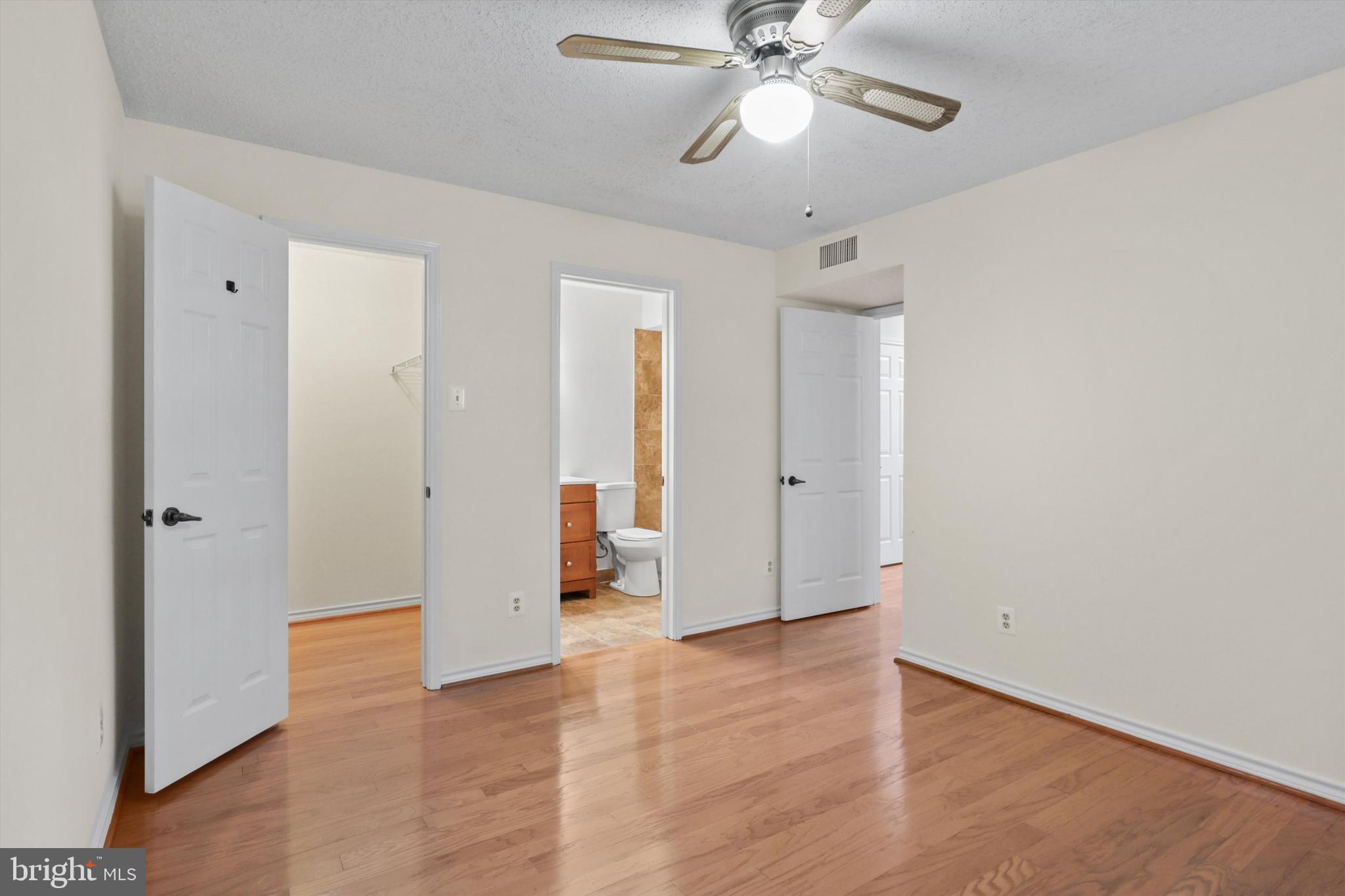 1527 LINCOLN WAY 201B