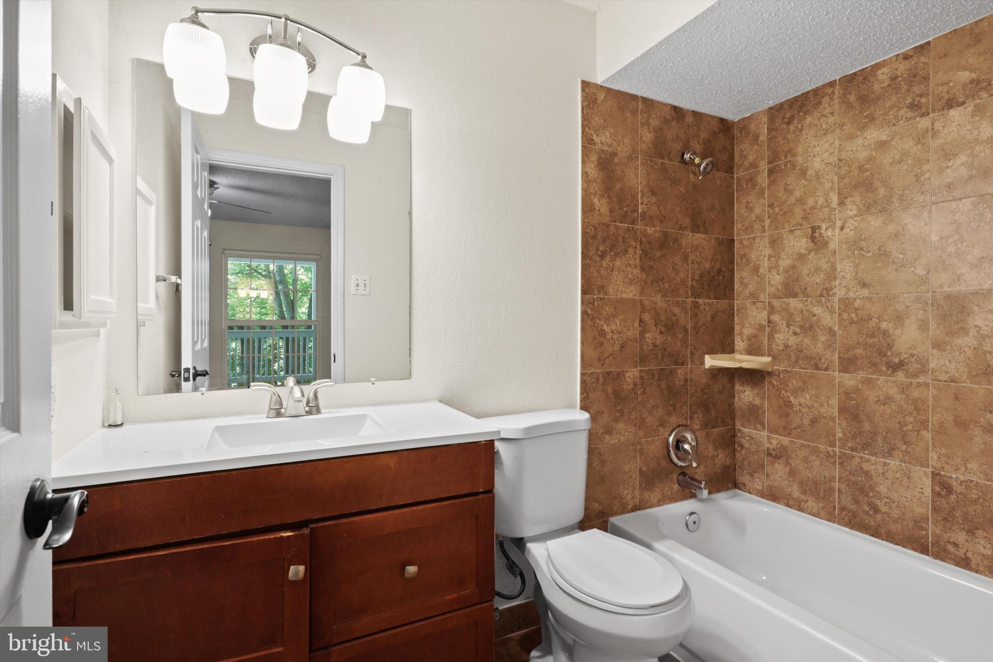 1527 LINCOLN WAY 201B