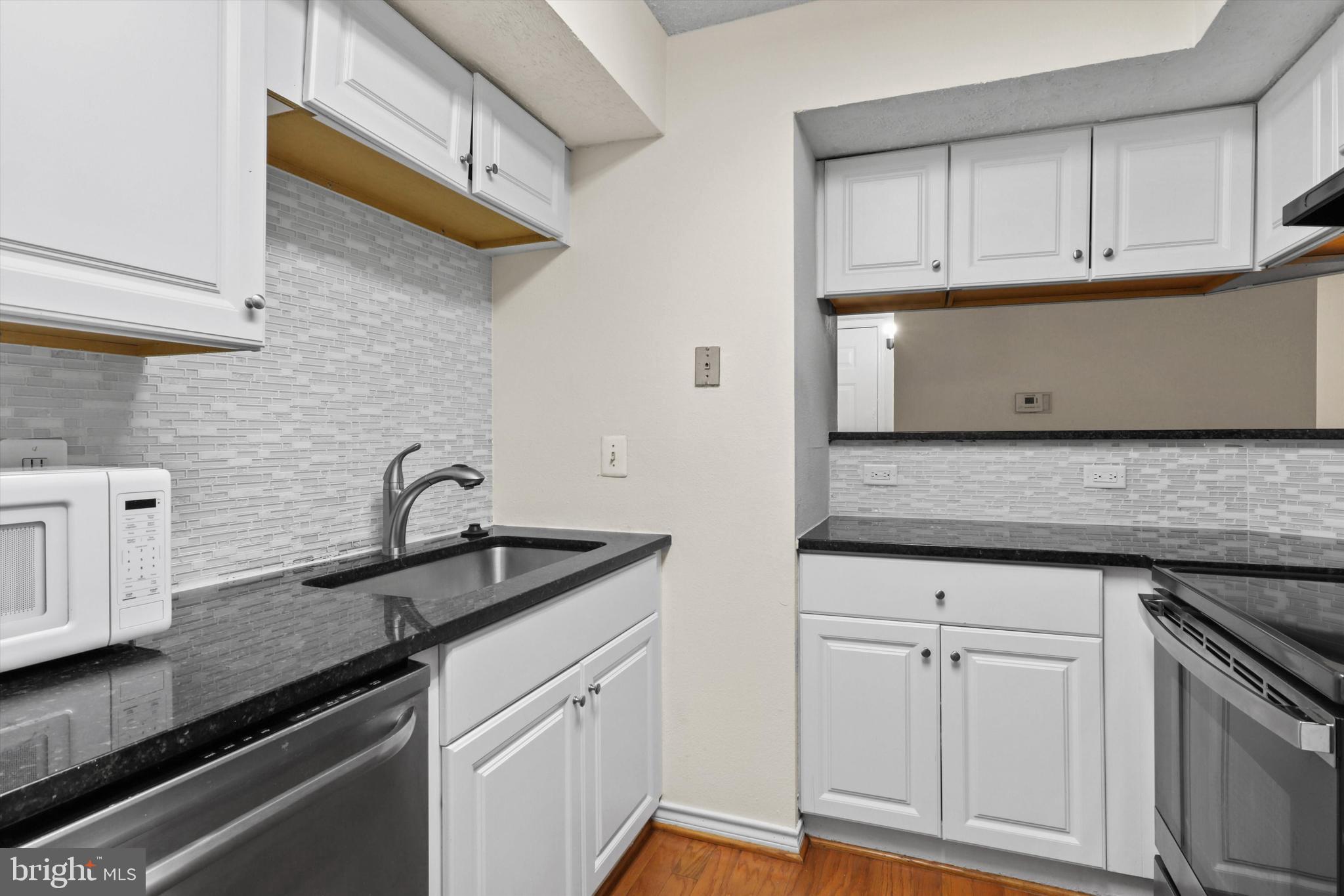 1527 LINCOLN WAY 201B