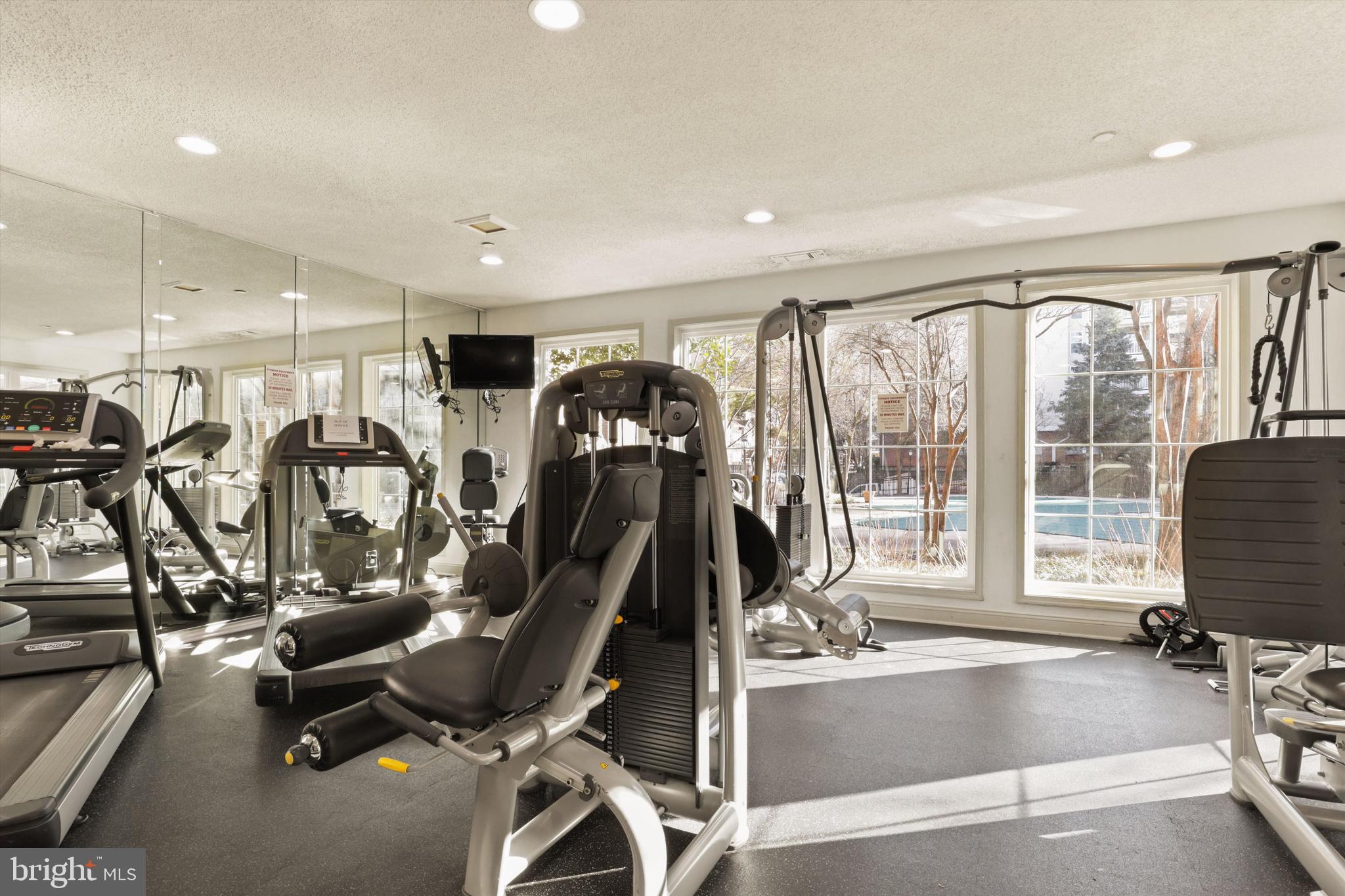 1527 LINCOLN WAY 201B
