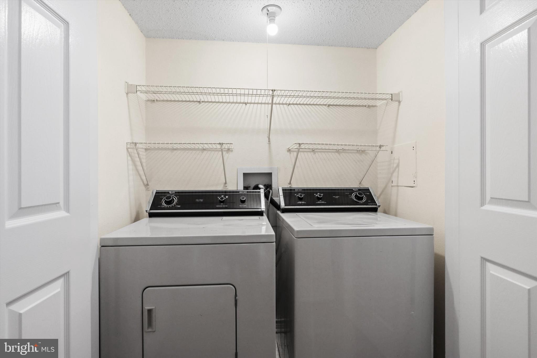 1527 LINCOLN WAY 201B