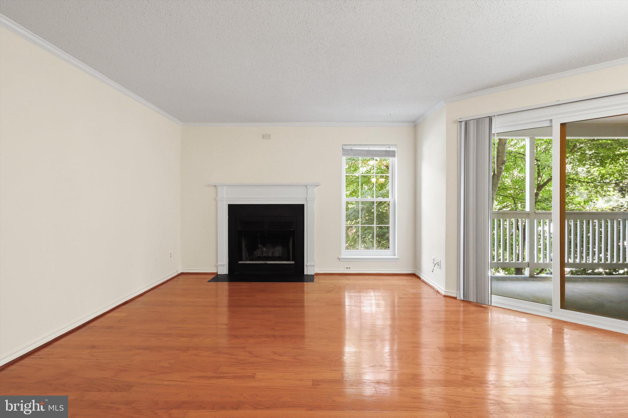 1527 LINCOLN WAY 201B