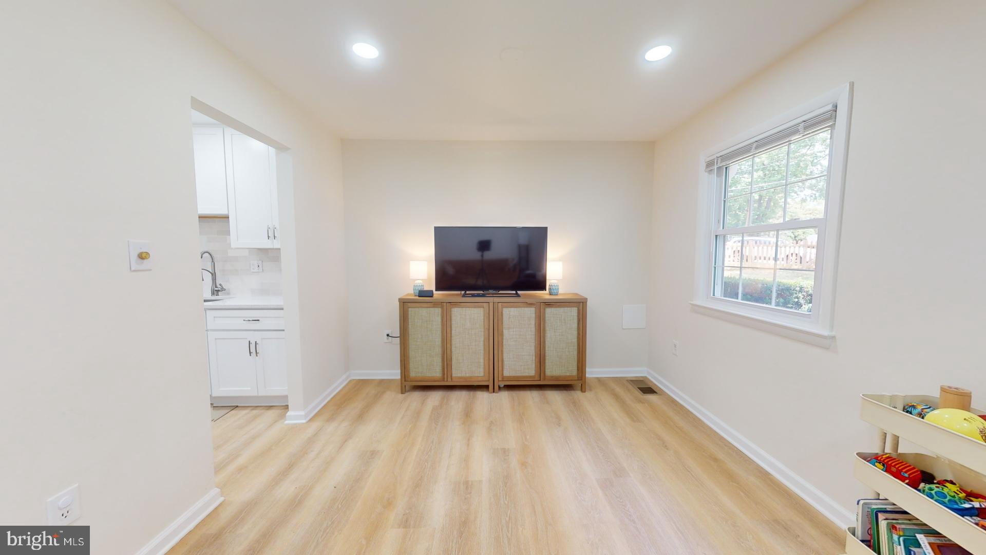5810 HELMSDALE LANE