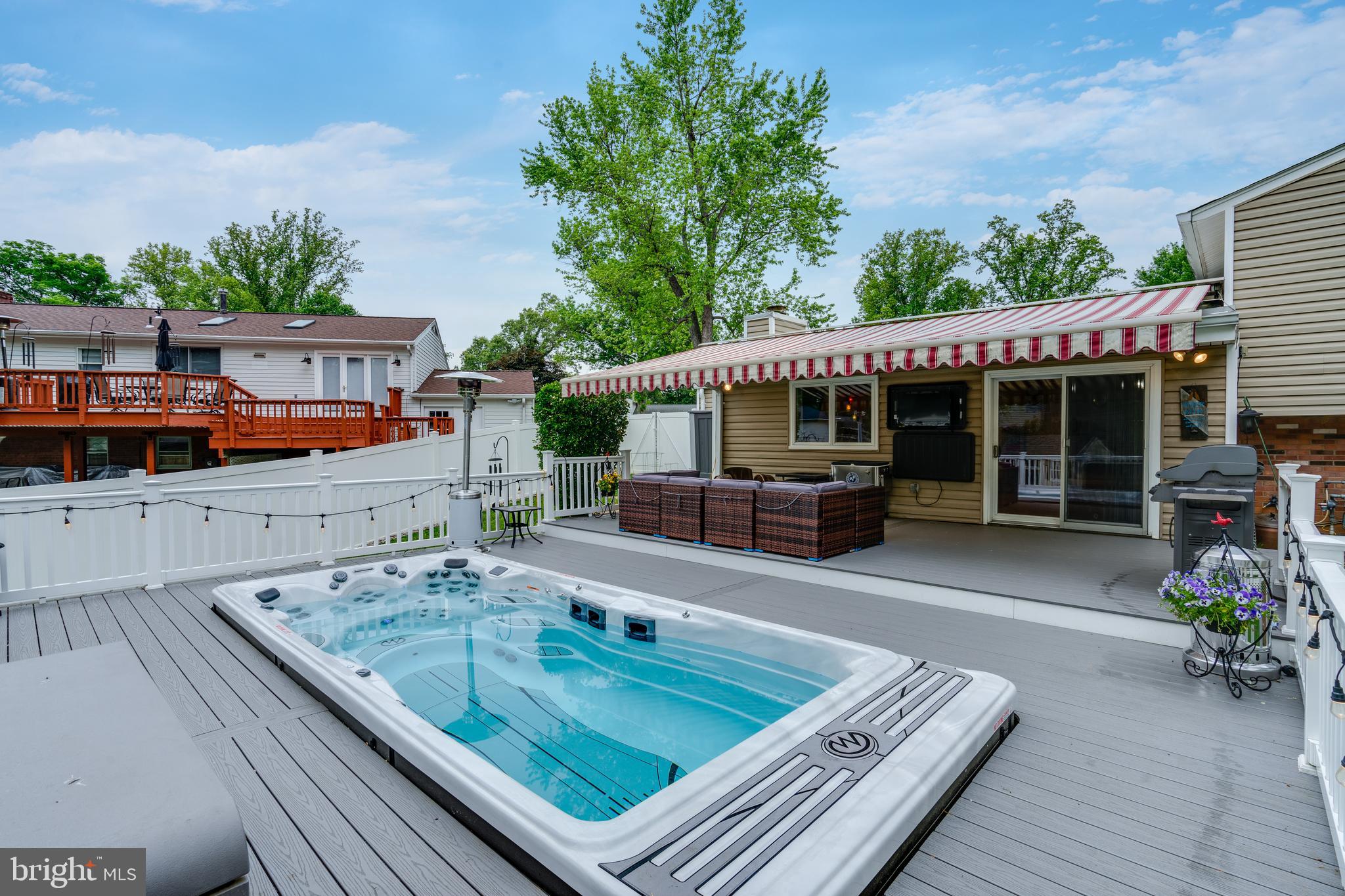 8513 FAIRBURN DRIVE