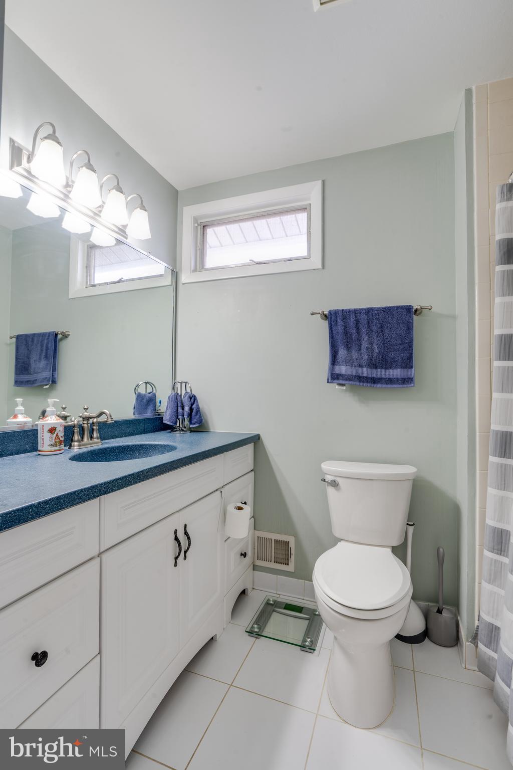 8513 FAIRBURN DRIVE