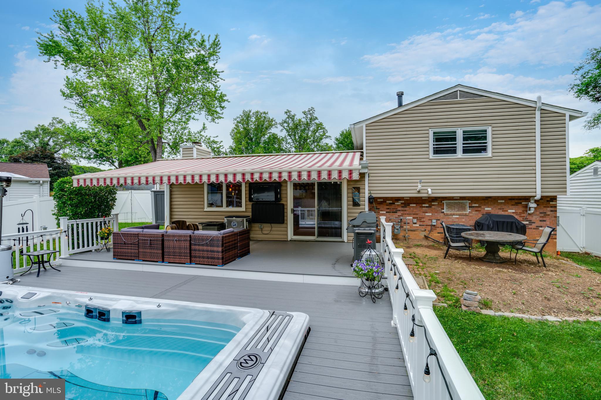 8513 FAIRBURN DRIVE