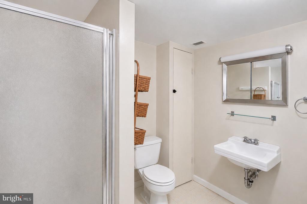 6510 IVY HILL DRIVE