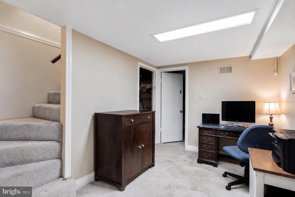 6510 IVY HILL DRIVE