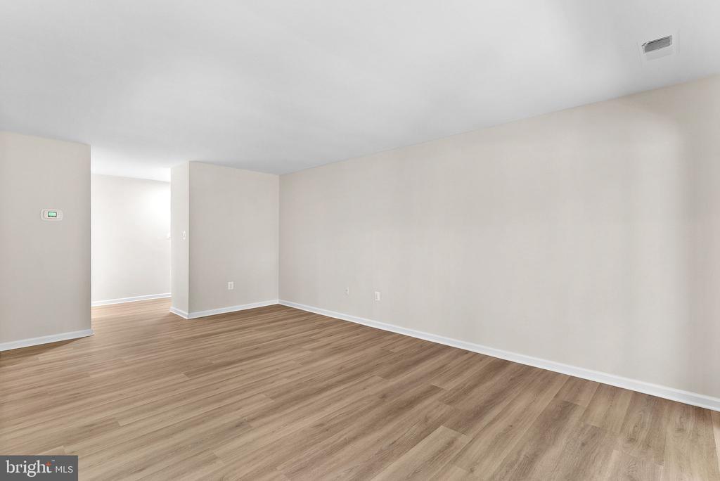 9713 KINGS CROWN COURT 2