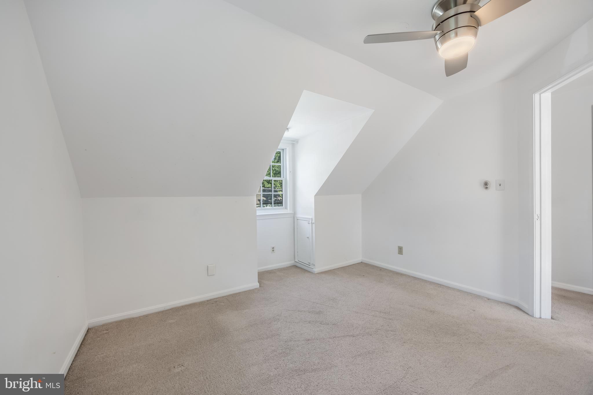 2833 BOLLING ROAD