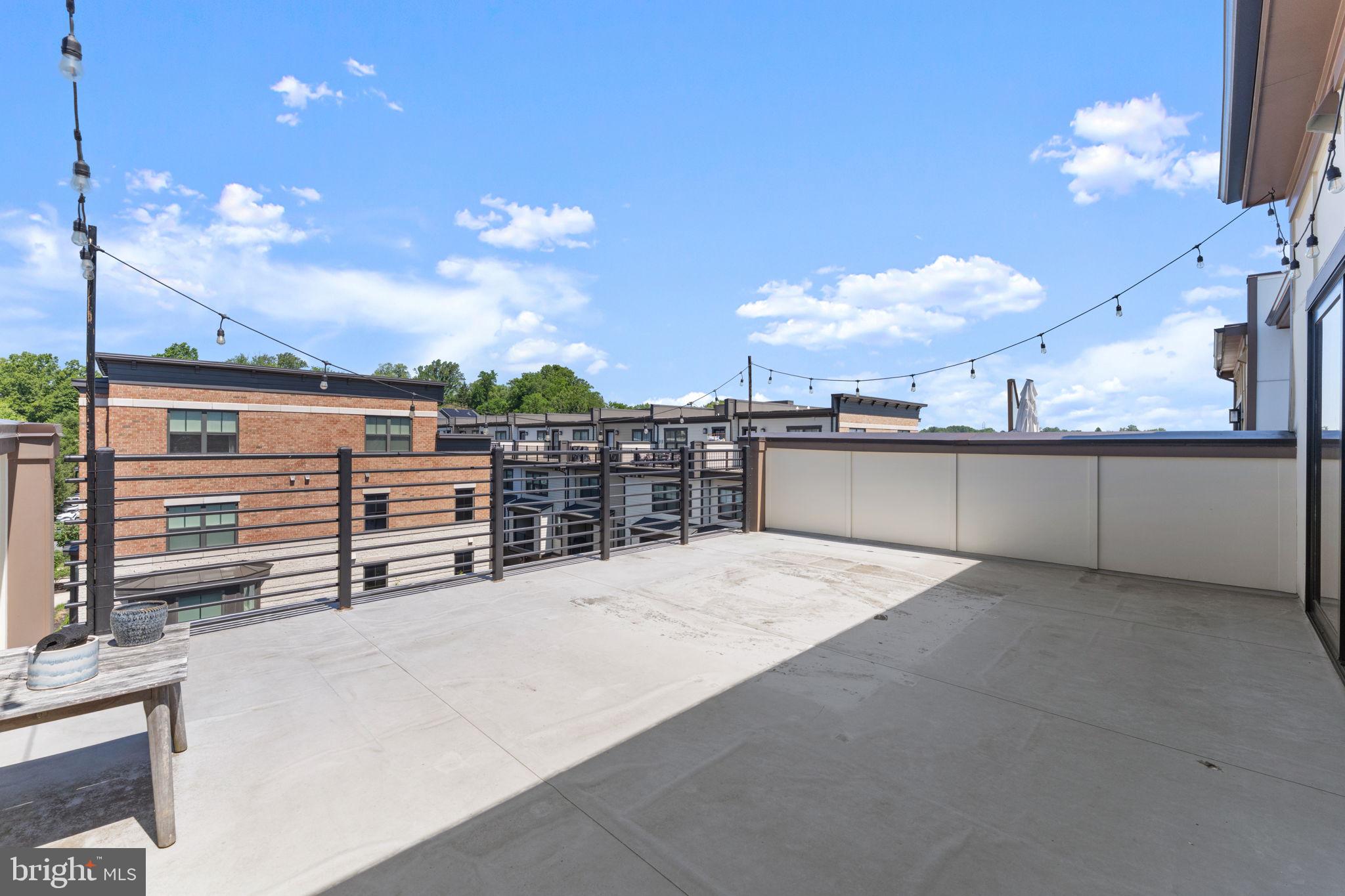 125 MARKET SQUARE NW 4