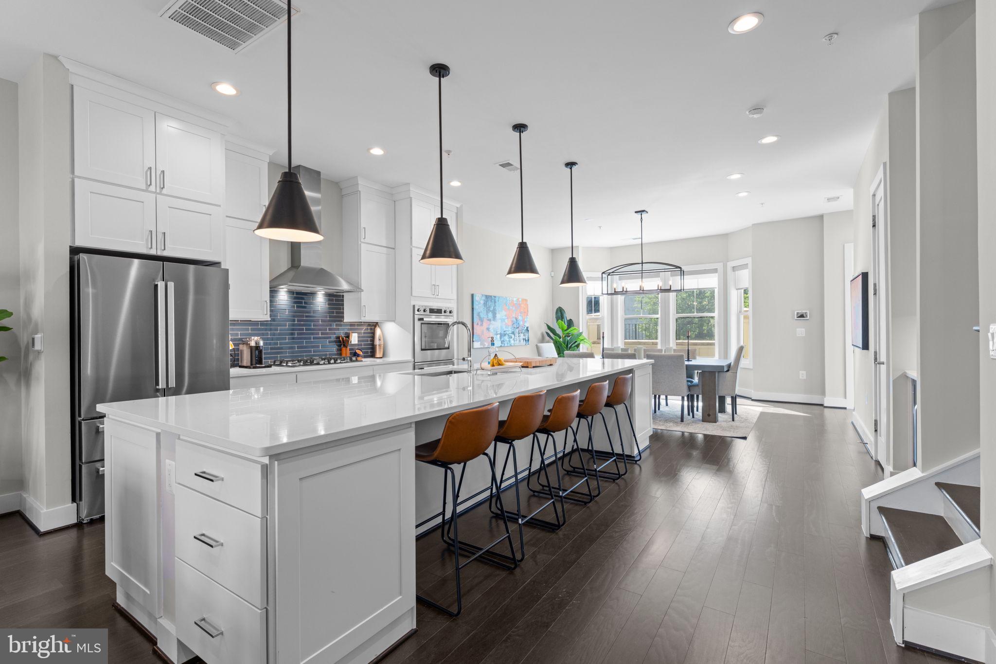 125 MARKET SQUARE NW 4
