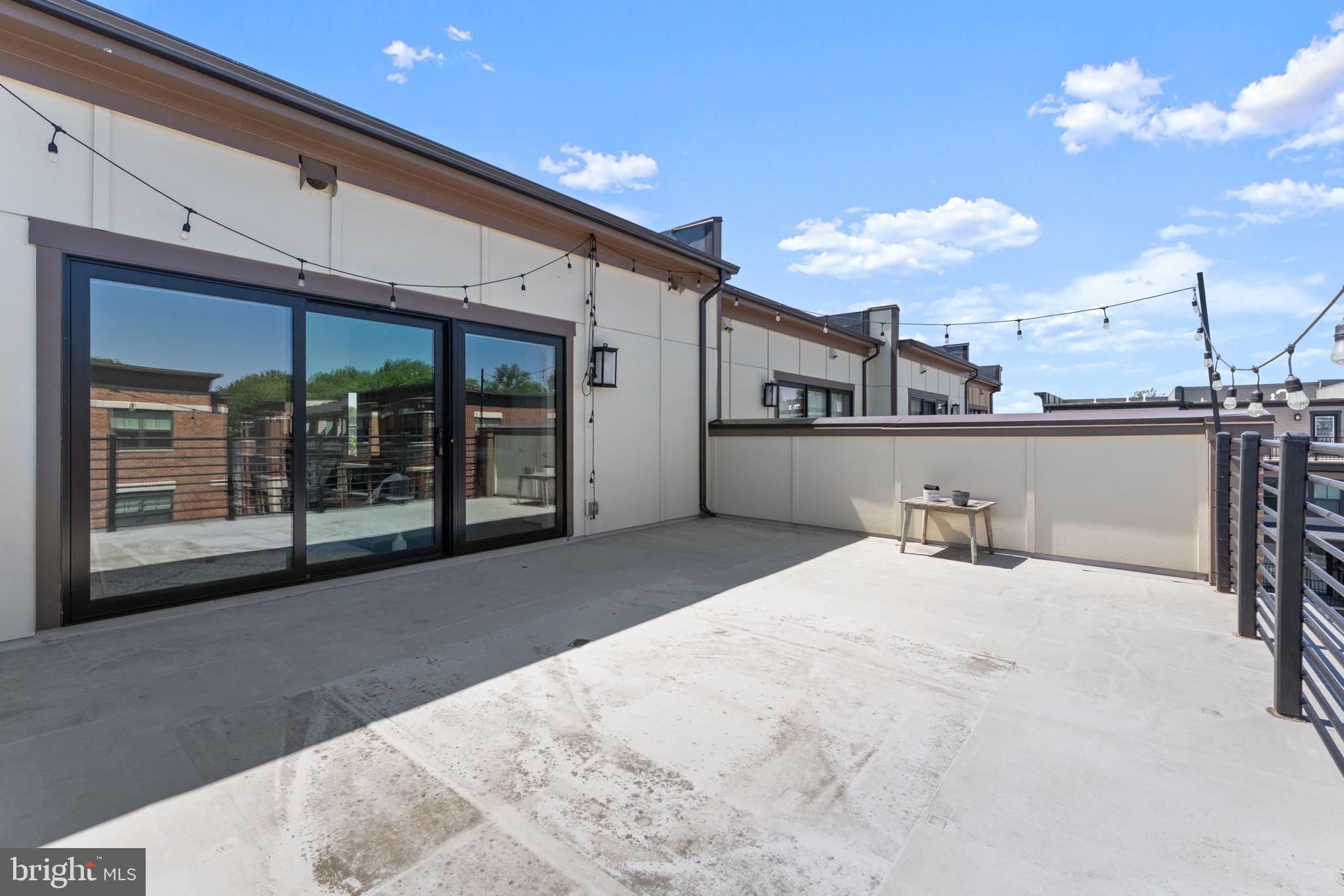 125 MARKET SQUARE NW 4