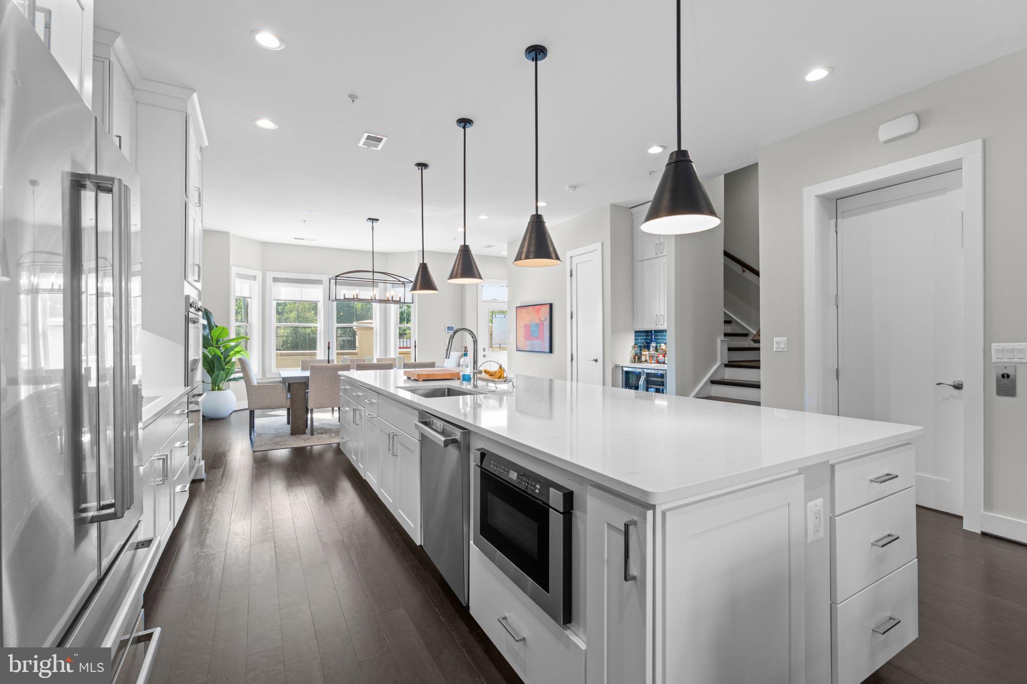 125 MARKET SQUARE NW 4