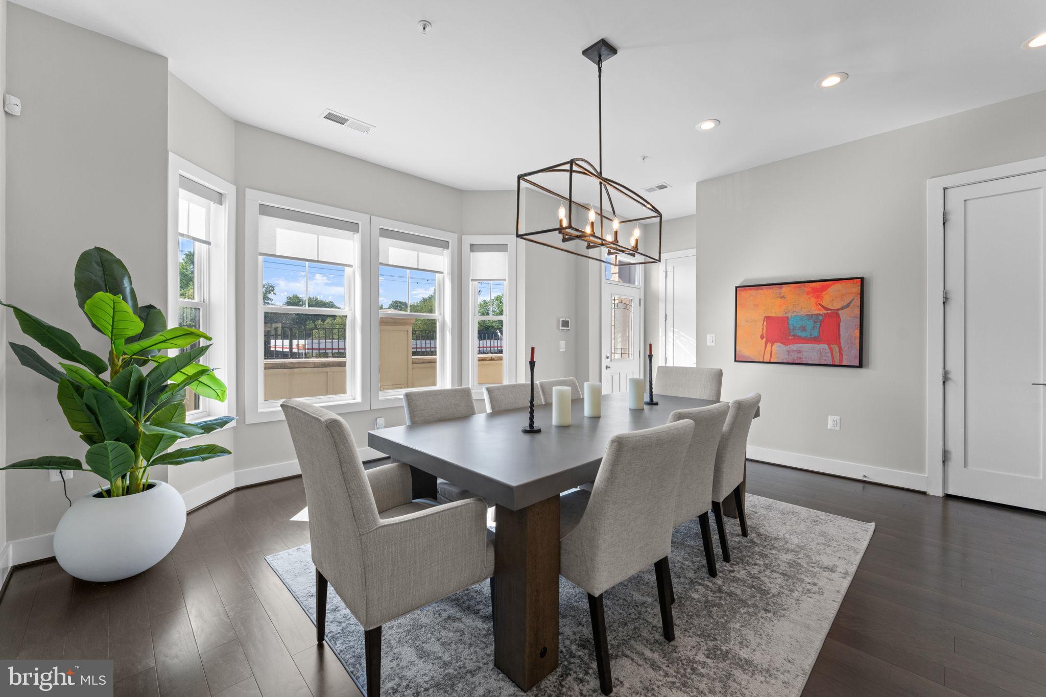 125 MARKET SQUARE NW 4