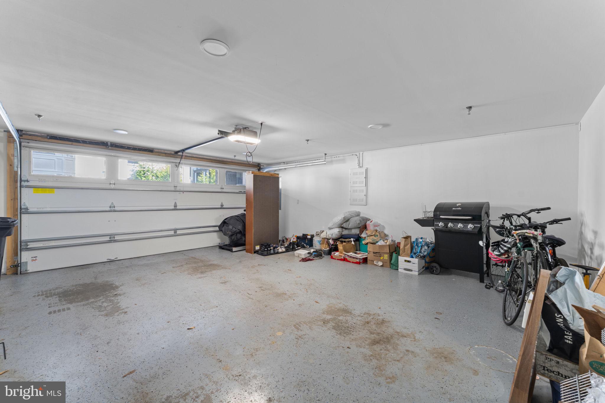 125 MARKET SQUARE NW 4