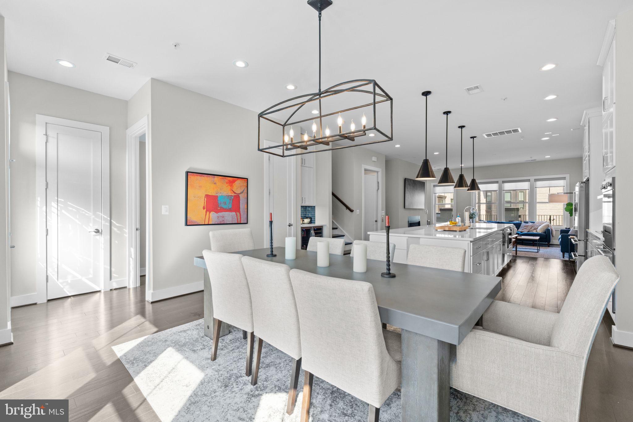 125 MARKET SQUARE NW 4