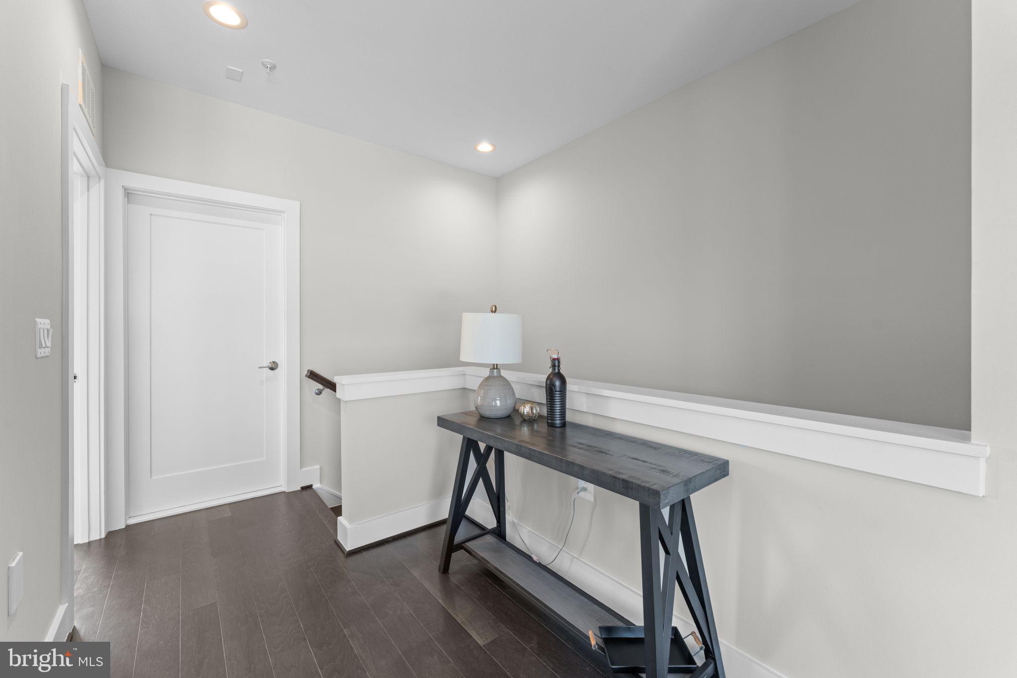 125 MARKET SQUARE NW 4
