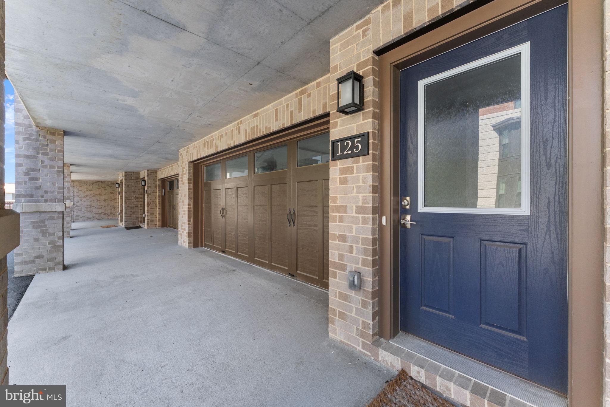 125 MARKET SQUARE NW 4