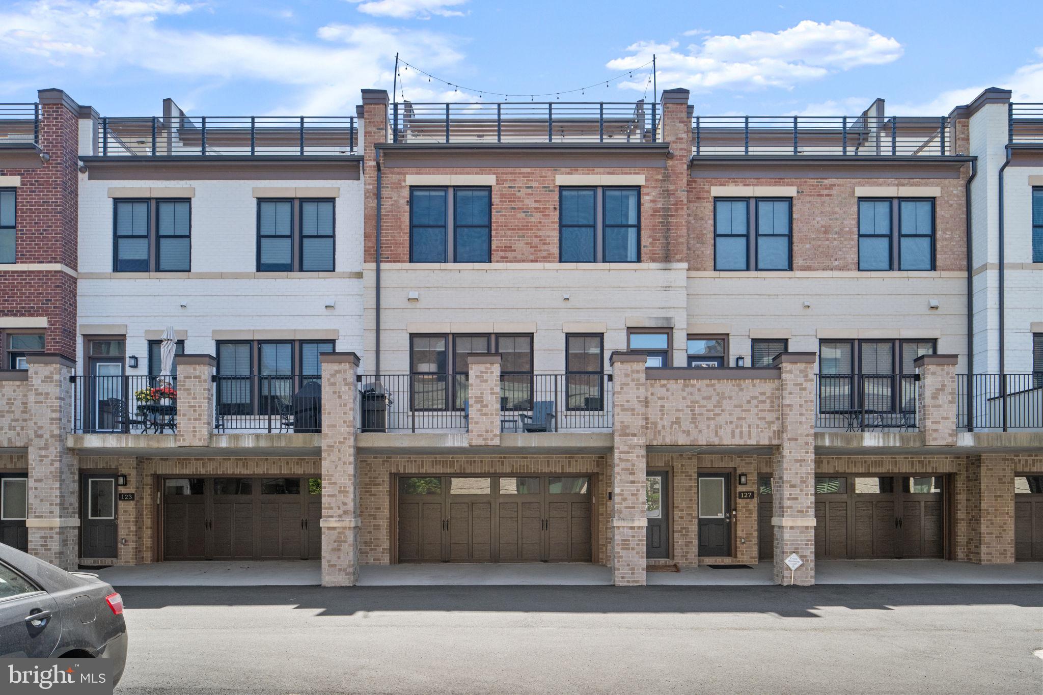 125 MARKET SQUARE NW 4