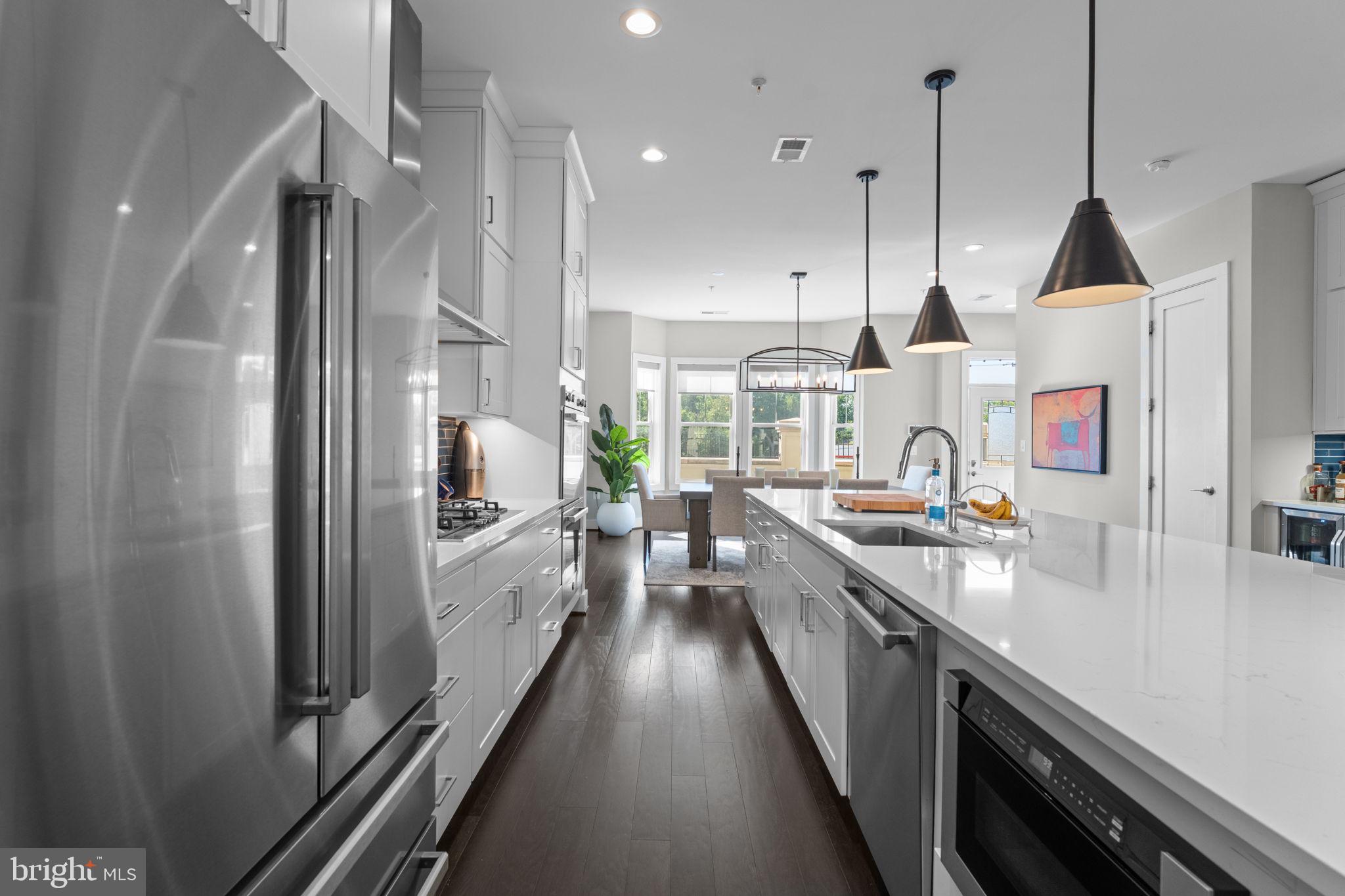 125 MARKET SQUARE NW 4