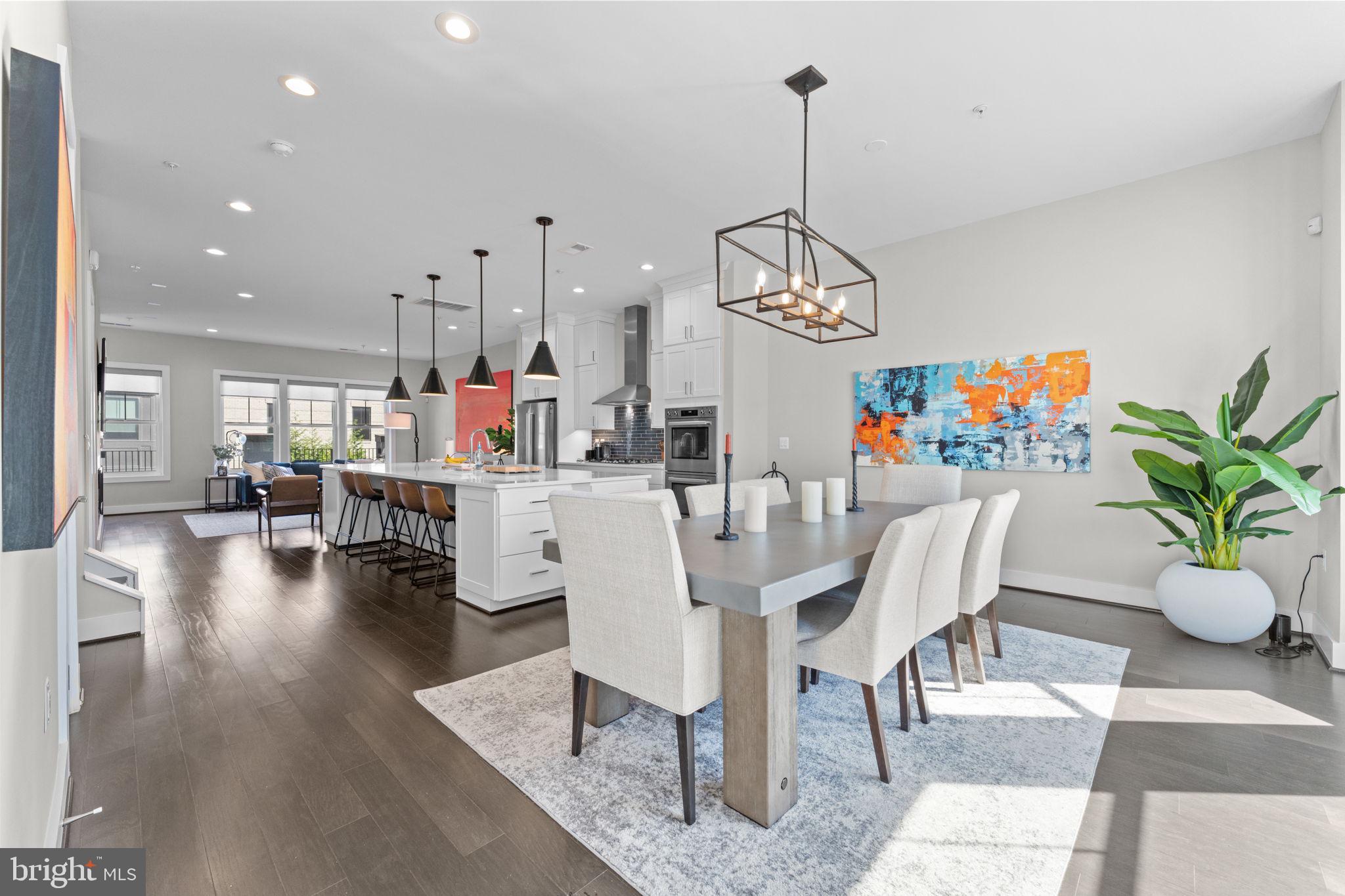 125 MARKET SQUARE NW 4