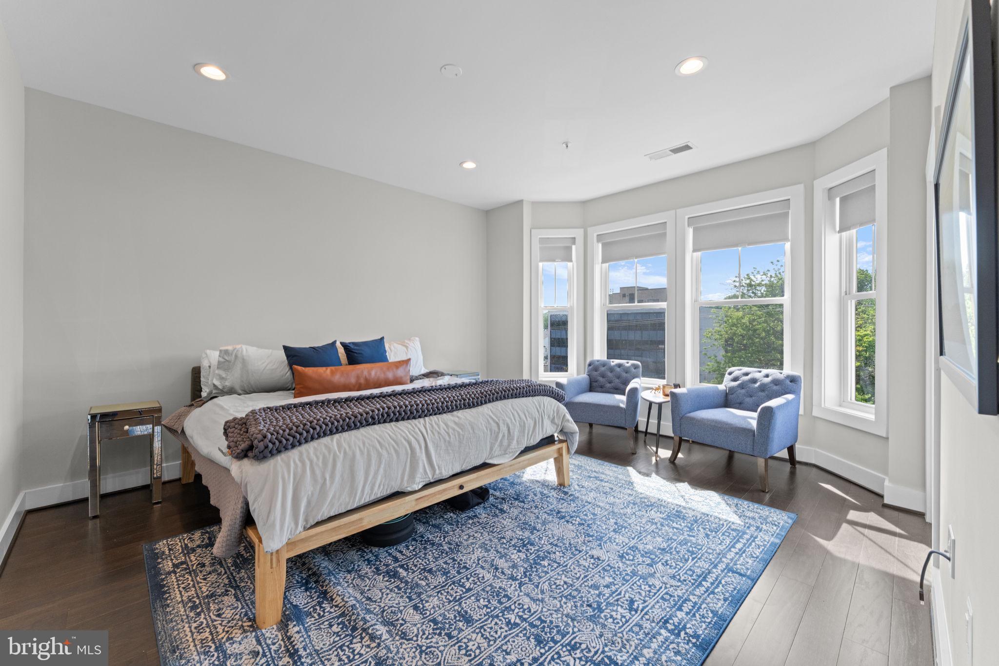 125 MARKET SQUARE NW 4